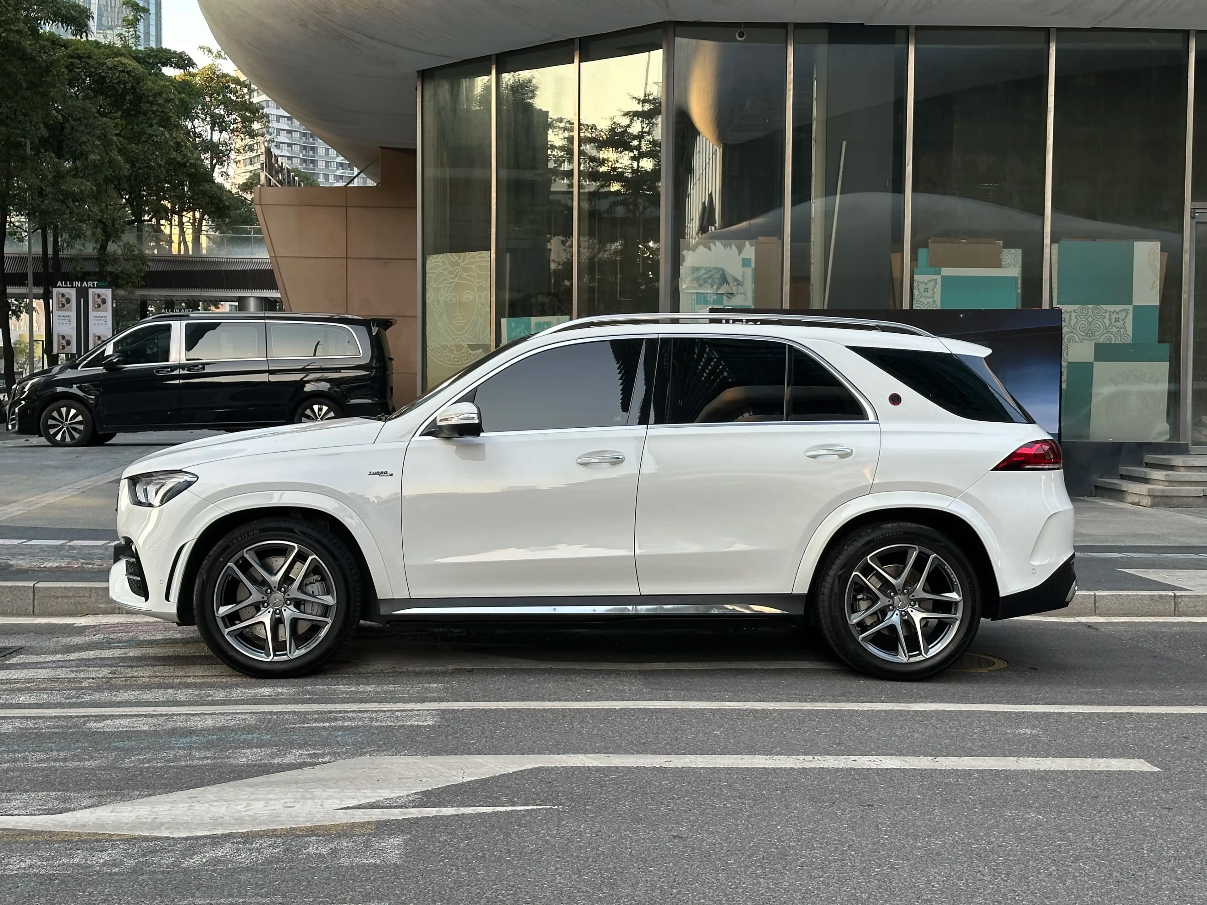 Mercedes-Benz GLE AMG 2023 г. 40033 км. — фото 3