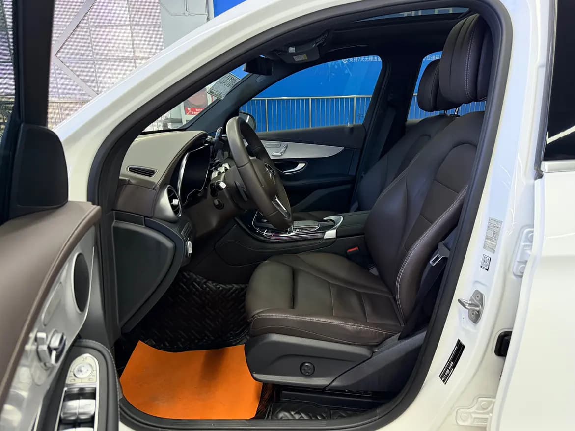 Mercedes-Benz GLC 2022 г. 75053 км. — фото 17