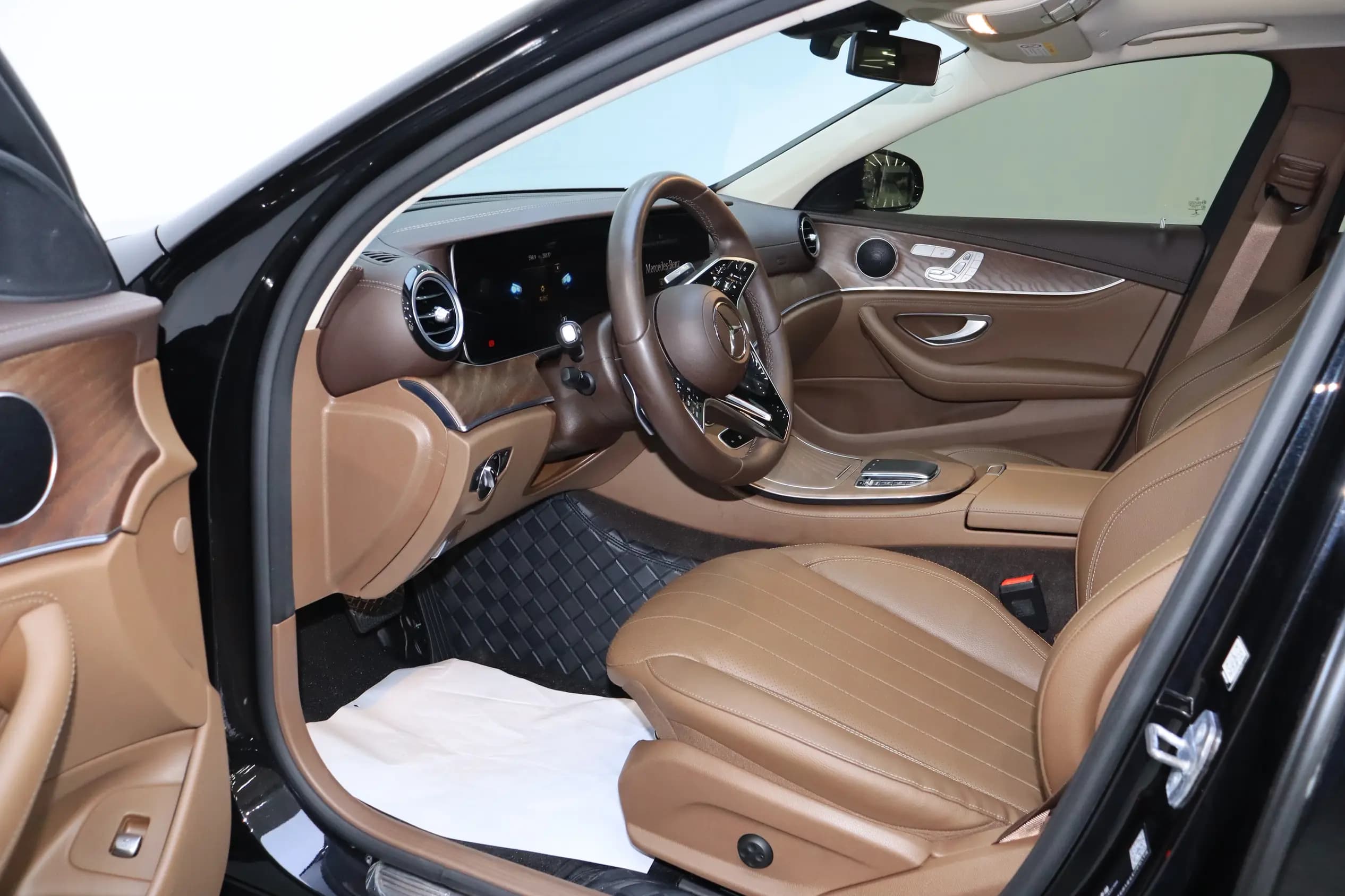 Mercedes-Benz E-Class 2022 г. 28636 км. — фото 15