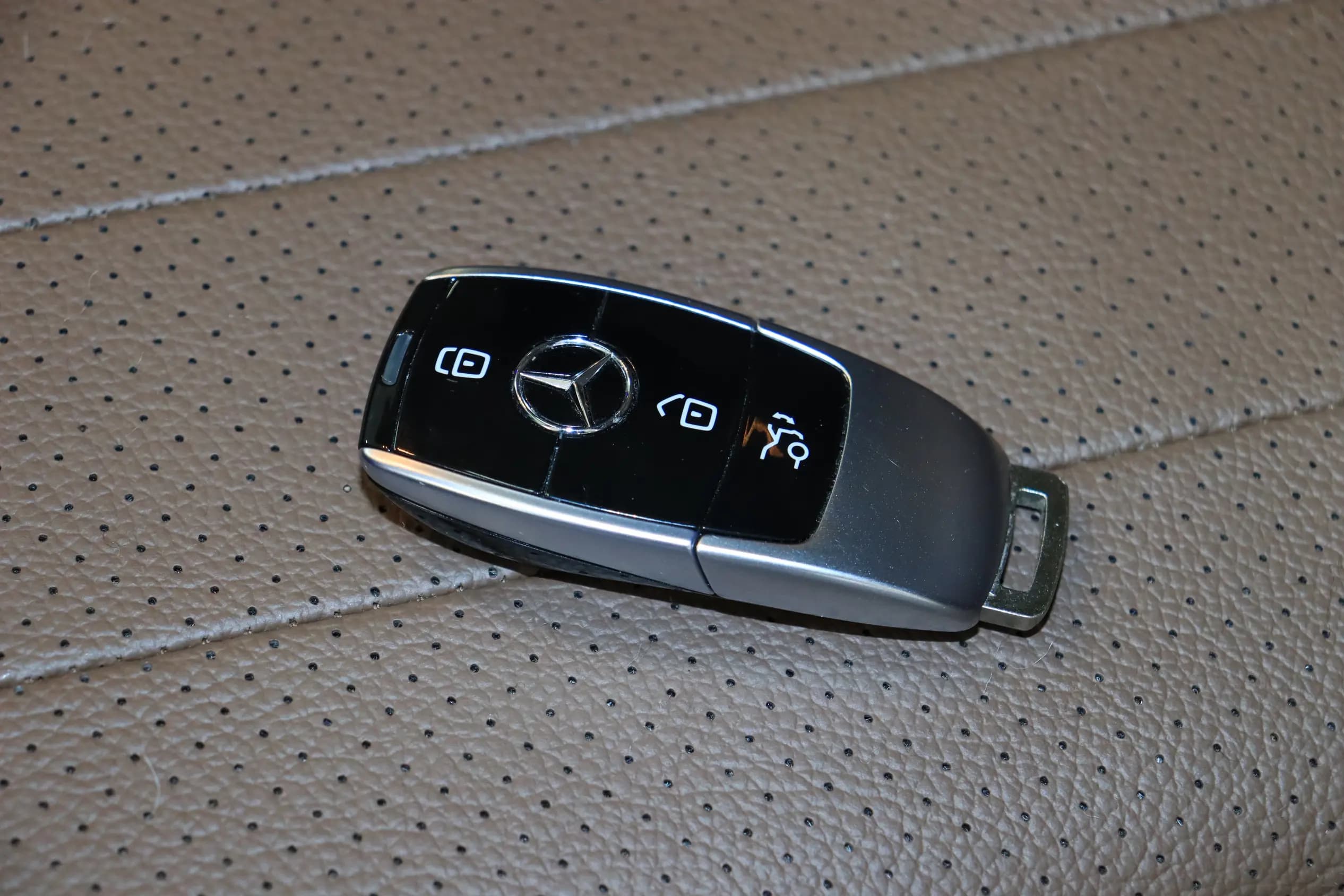 Mercedes-Benz E-Class 2022 г. 28636 км. — фото 9