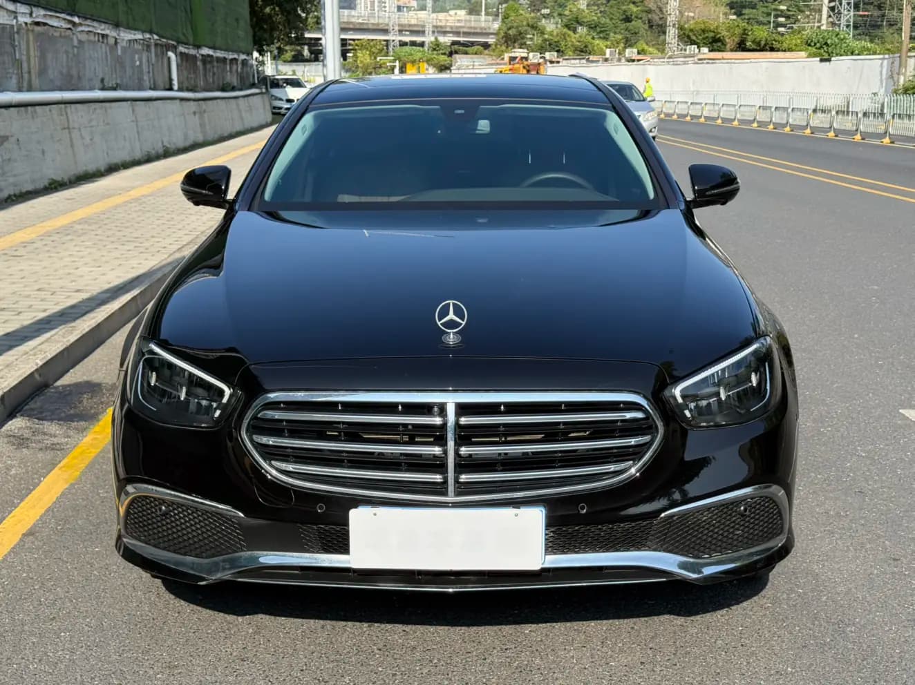 Mercedes-Benz E-Class 2023 г. 29037 км. — фото 2