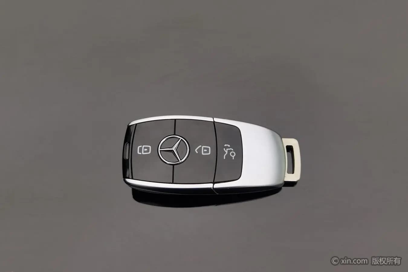 Mercedes-Benz E-Class 2023 г. 54639 км. — фото 4