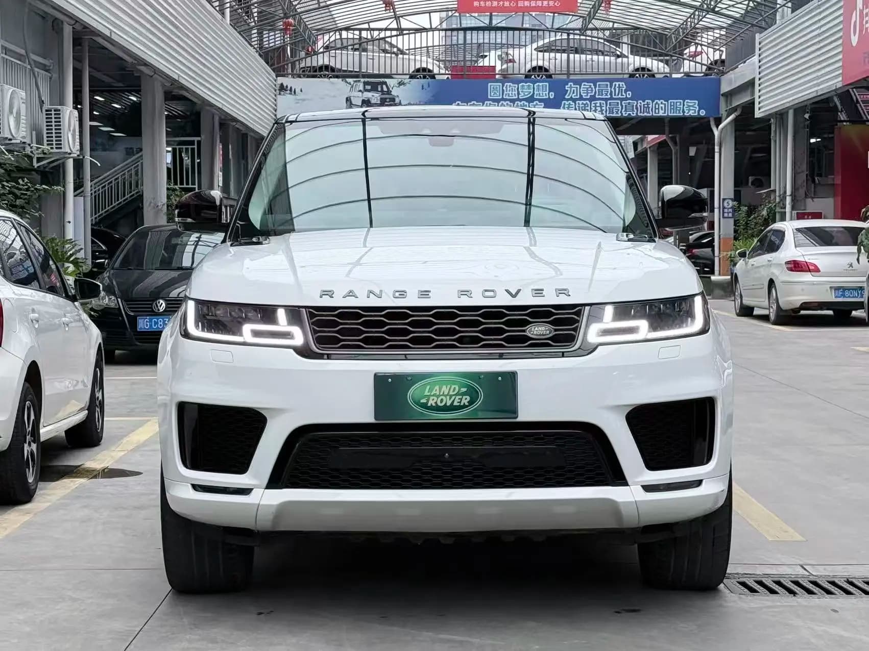 Land Rover Range Rover Sport 2021 г. 117035 км. — фото 2