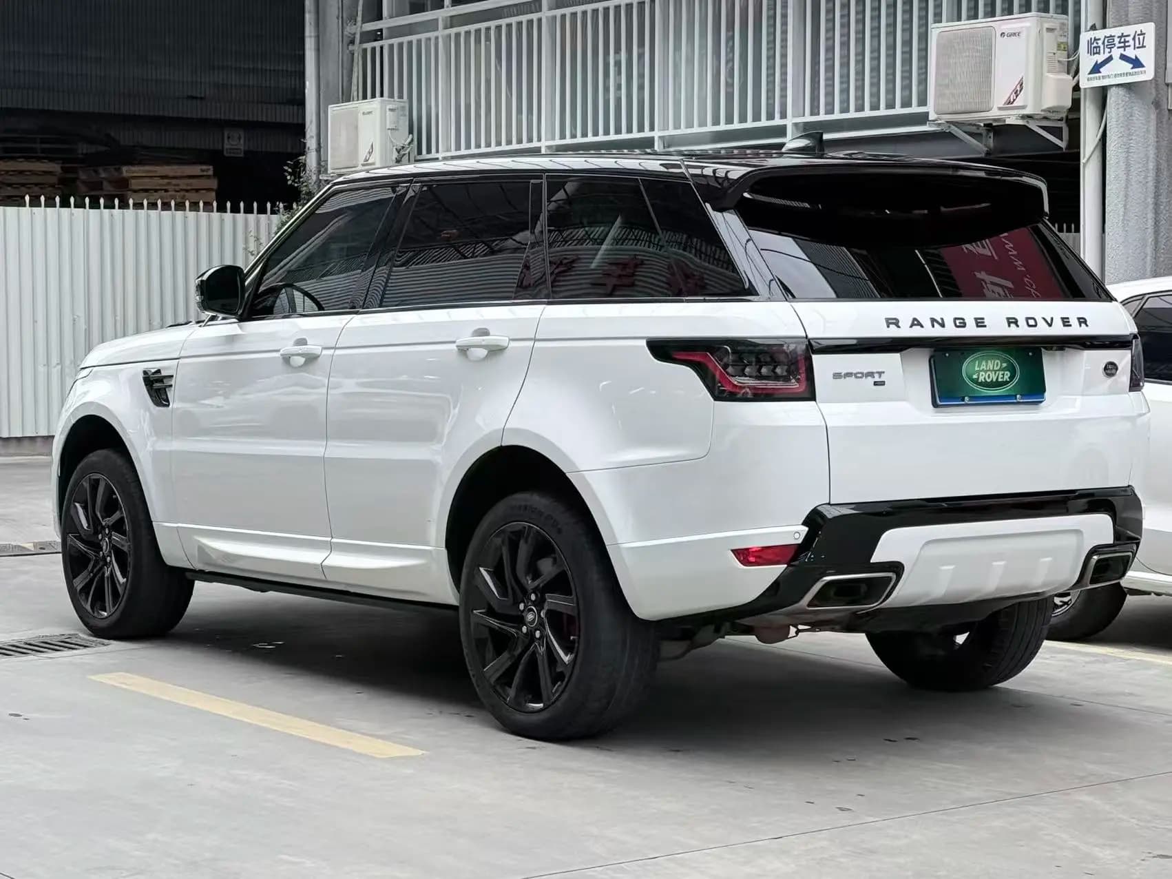 Land Rover Range Rover Sport 2021 г. 117035 км. — фото 3