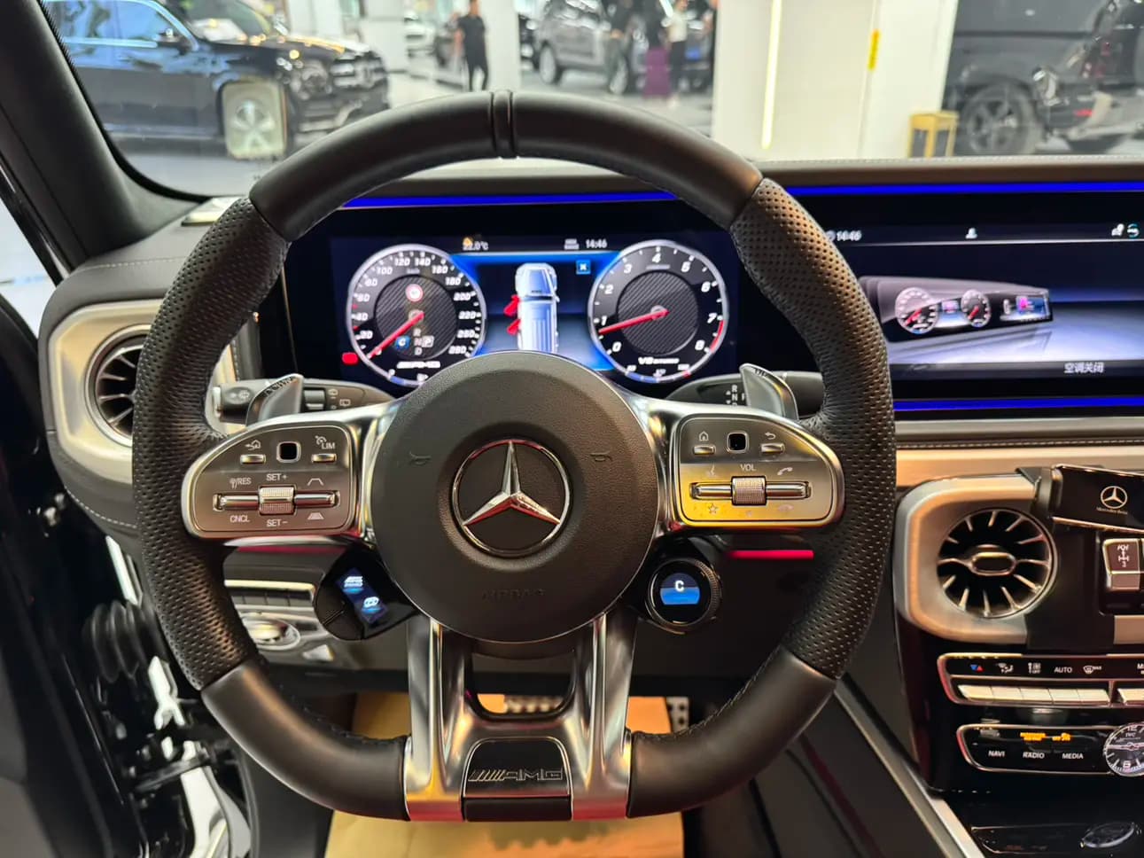 Mercedes-Benz G-Class AMG 2024 г. 19040 км. — фото 23