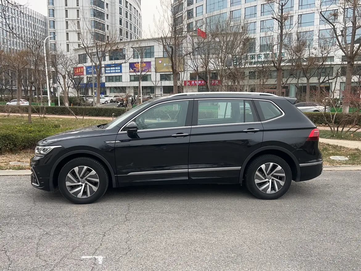 Volkswagen Tiguan L PHEV 2022 г. 55046 км. — фото 3