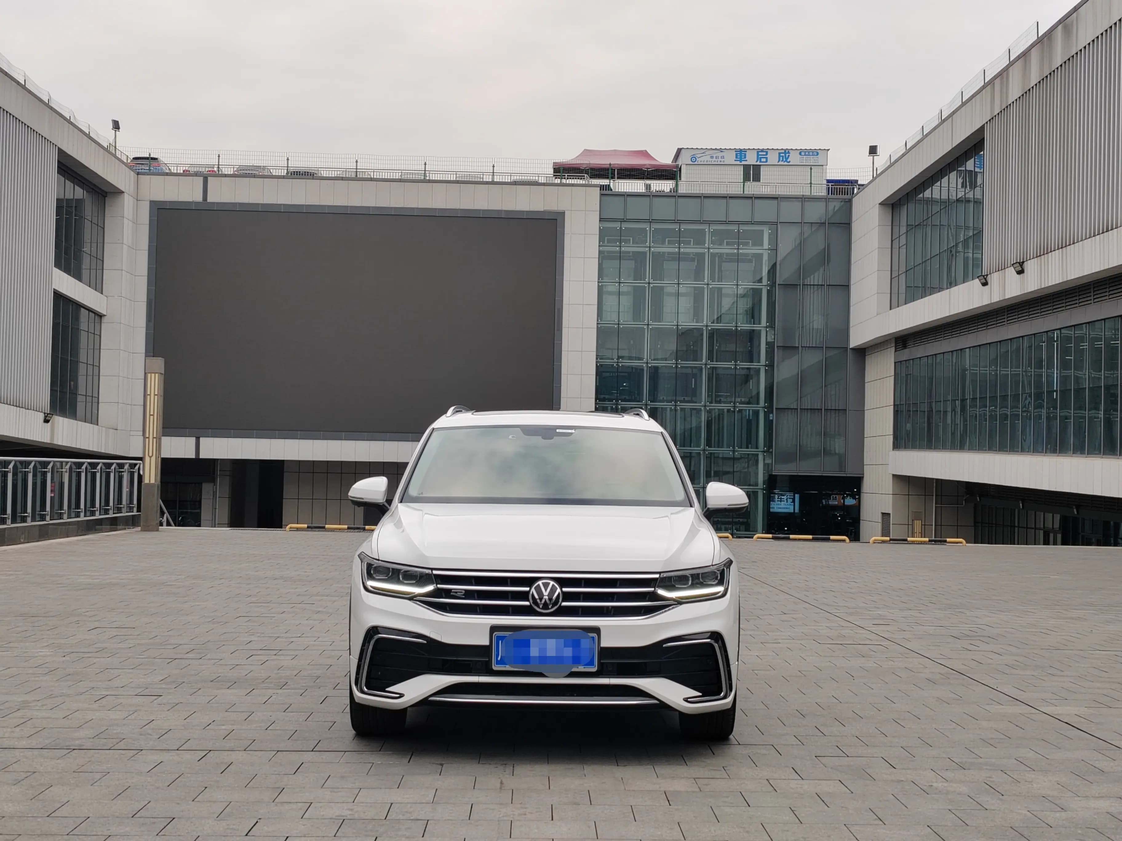 Volkswagen Tiguan L 2024 г. 21103 км. — фото 2
