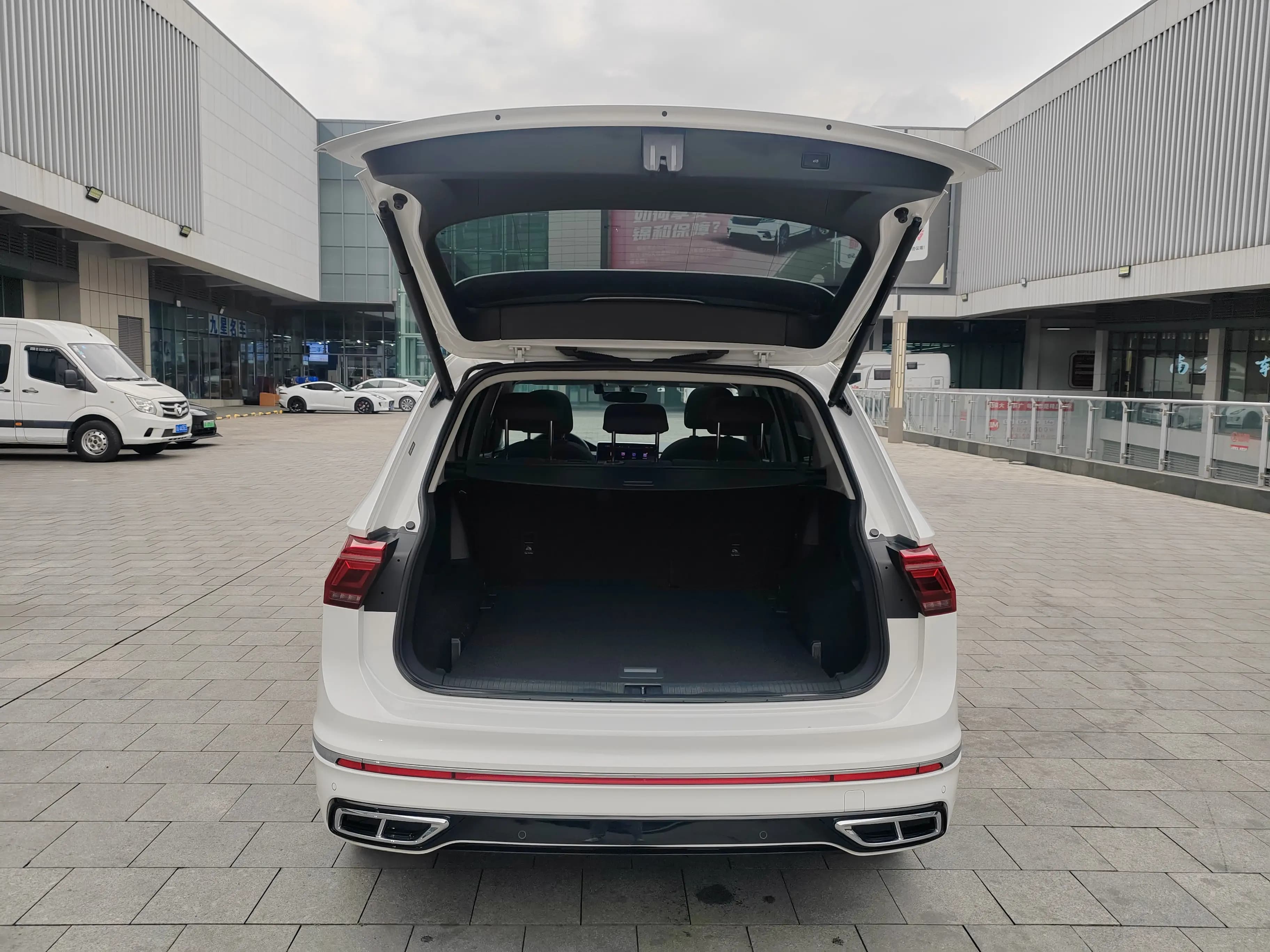 Volkswagen Tiguan L 2024 г. 21103 км. — фото 14