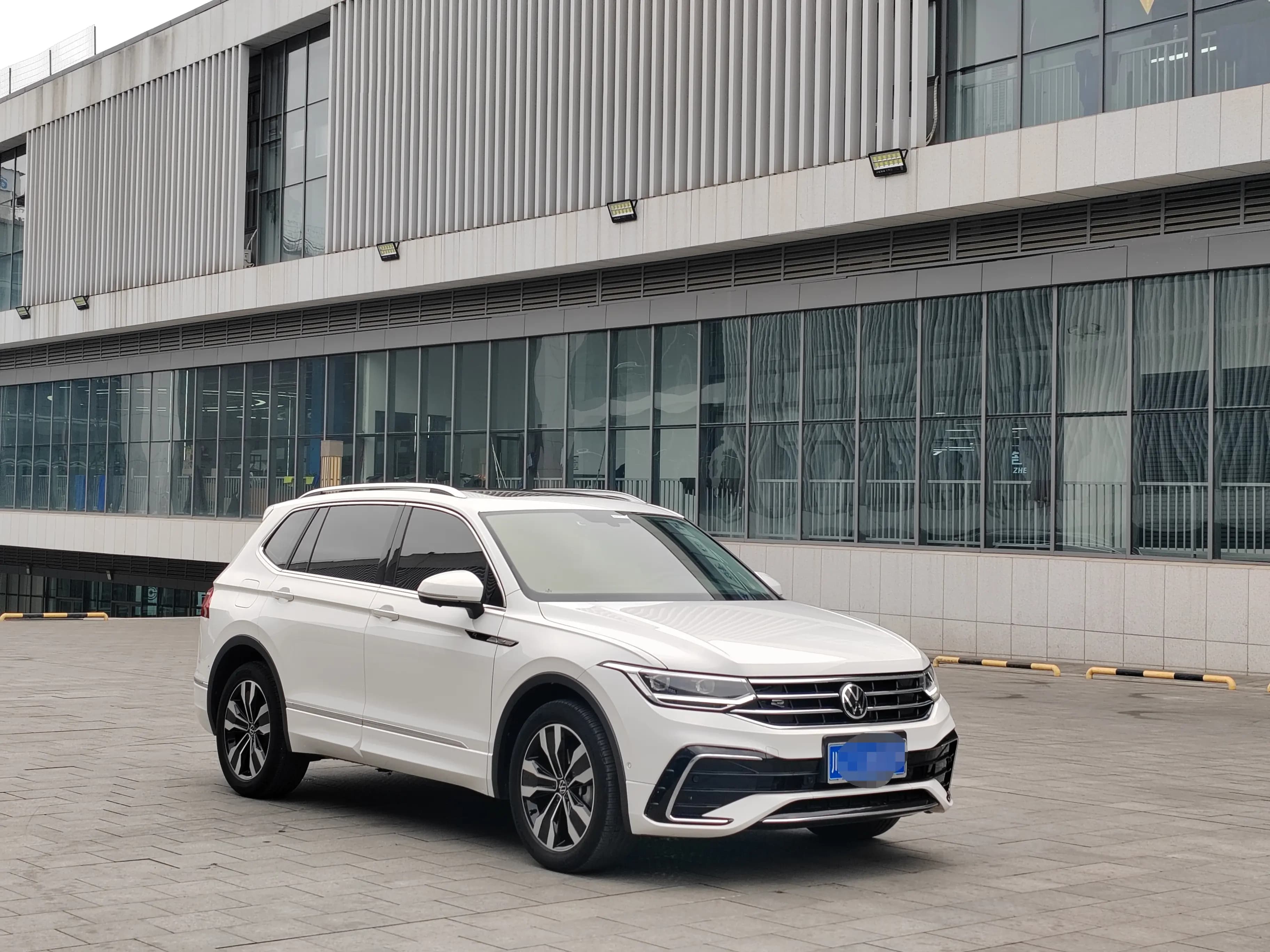 Volkswagen Tiguan L 2024 г. 21103 км. — фото 3
