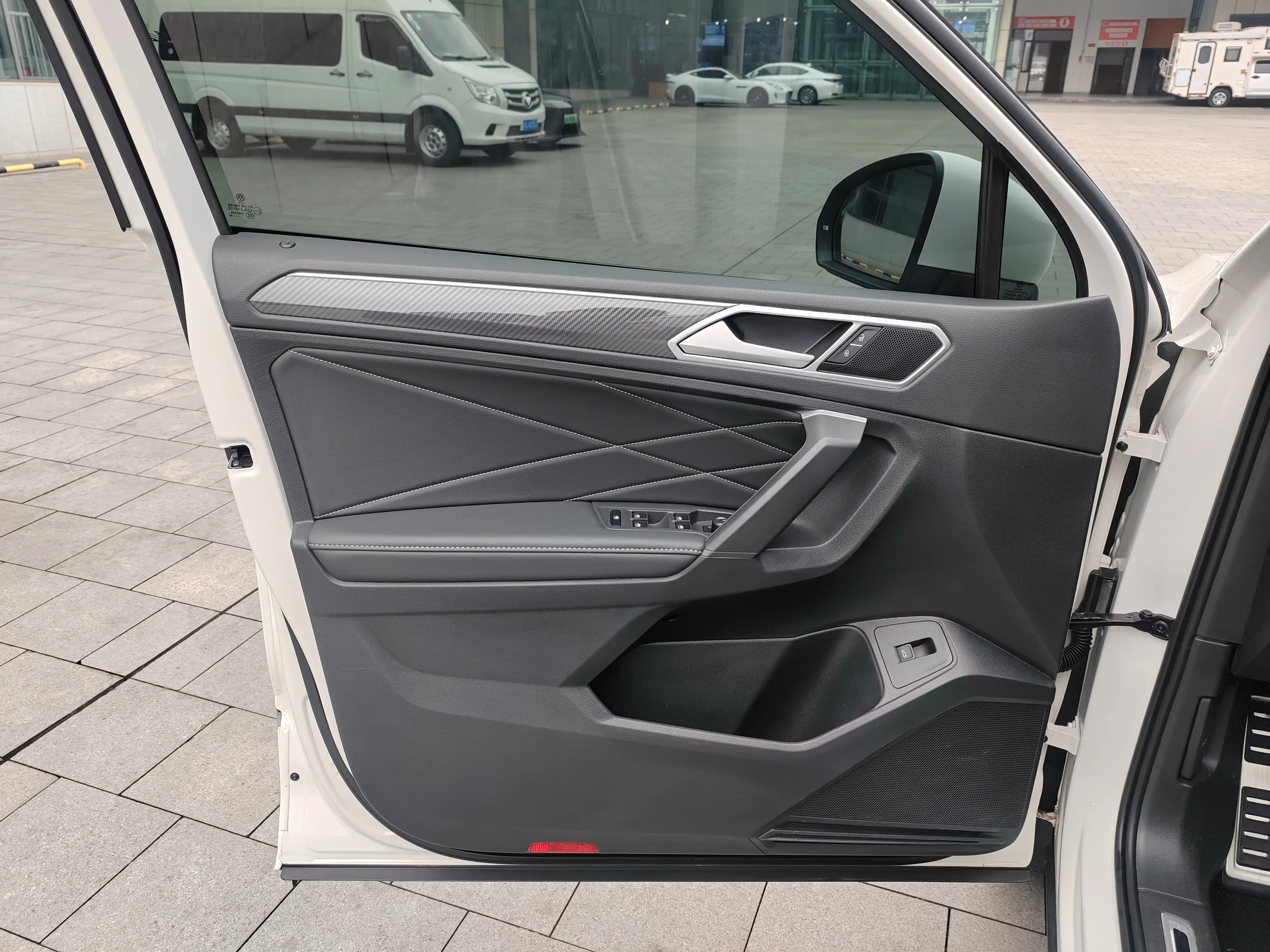 Volkswagen Tiguan L 2024 г. 21103 км. — фото 8