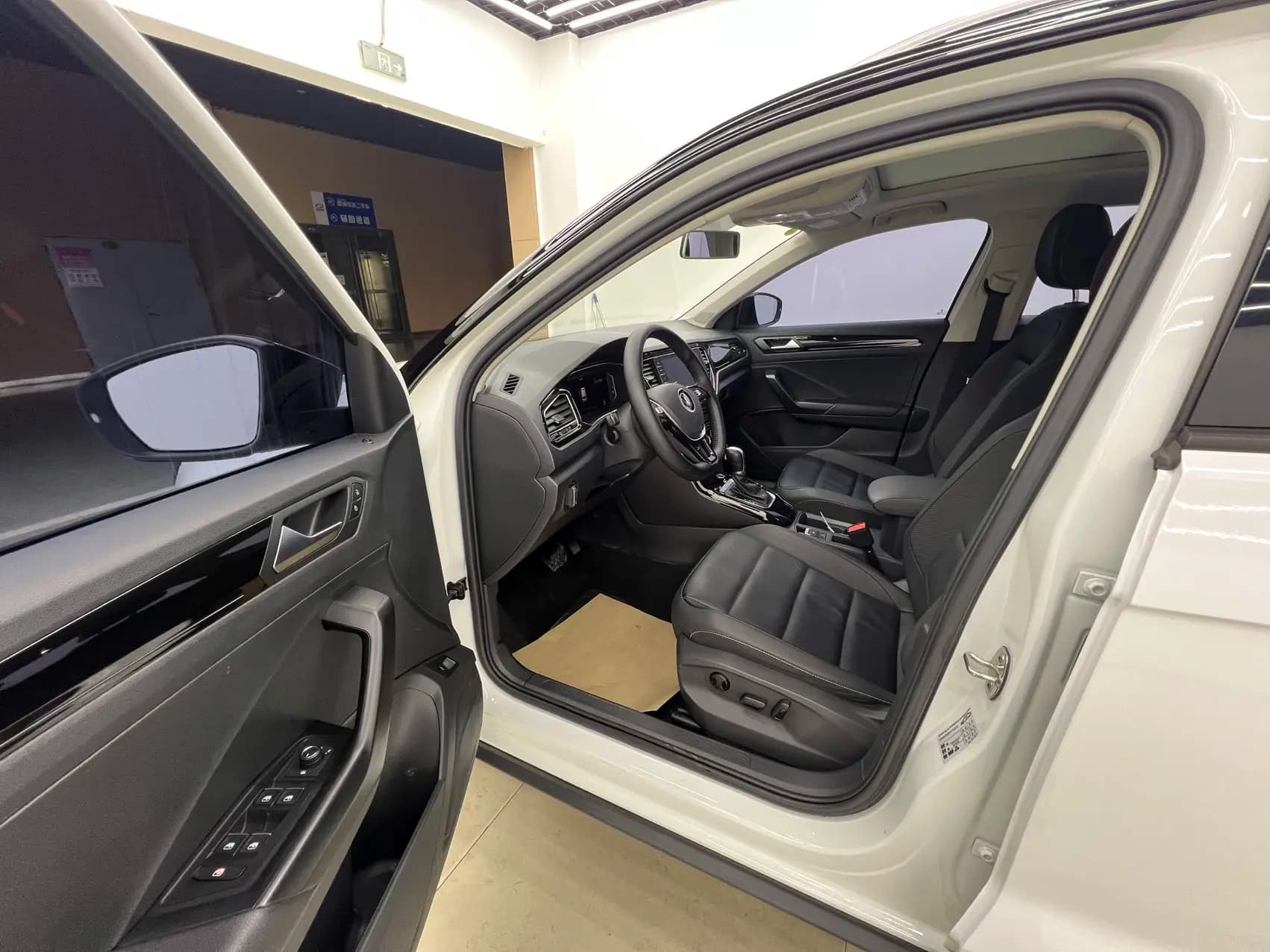 Volkswagen T-Roc 2022 г. 24034 км. — фото 11