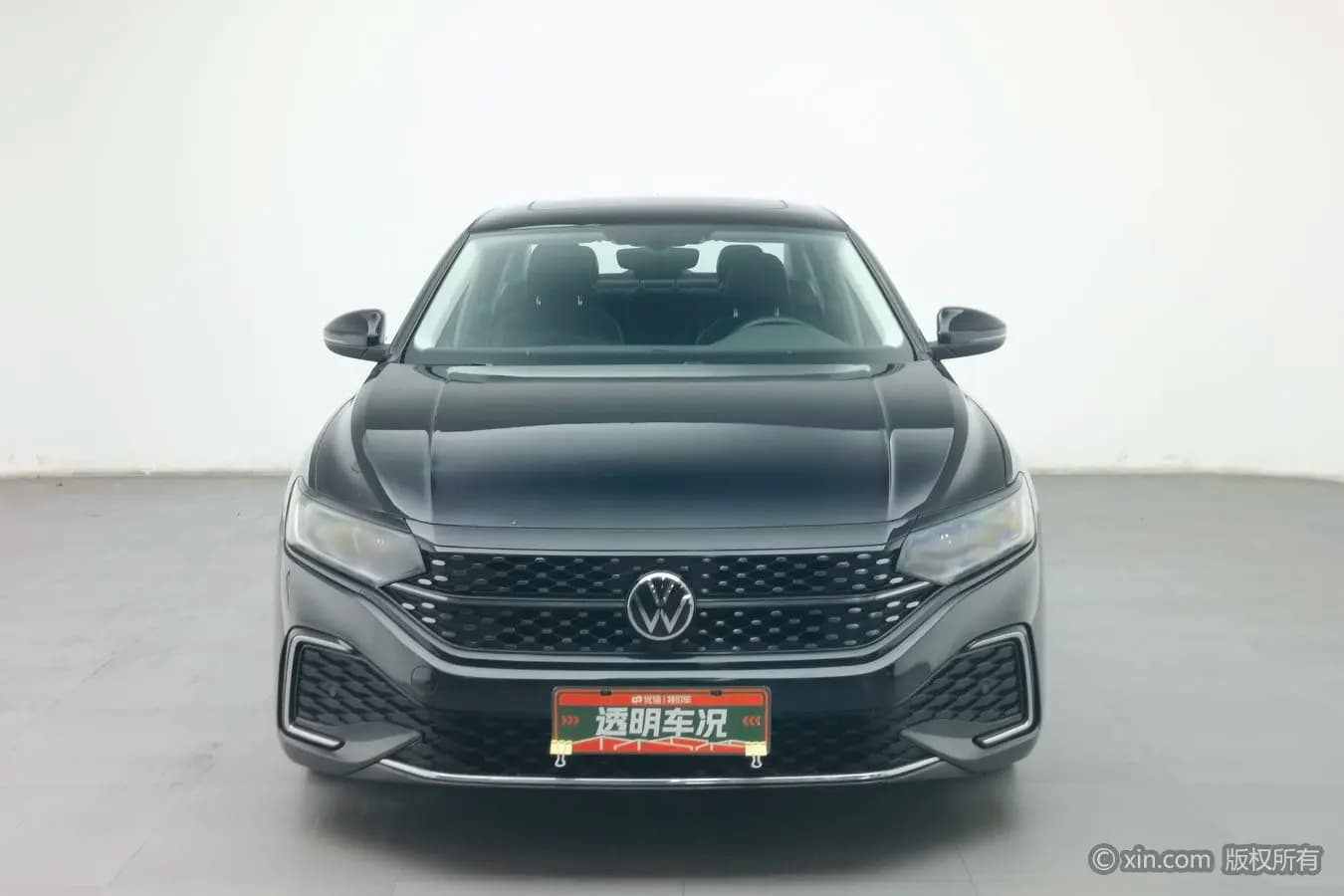 Volkswagen Passat 2023 г. 91484 км. — фото 2
