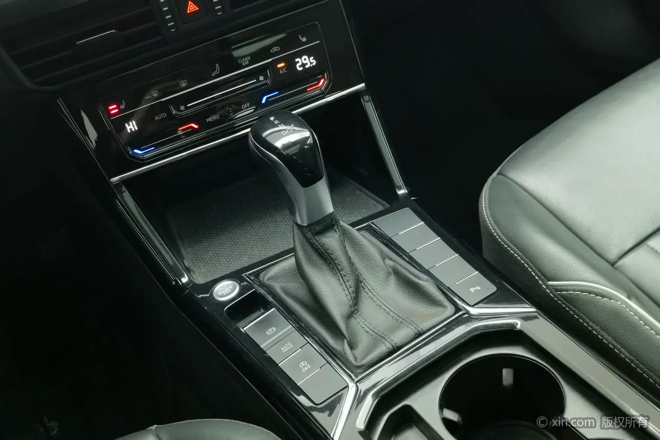 Volkswagen Passat 2023 г. 91484 км. — фото 14