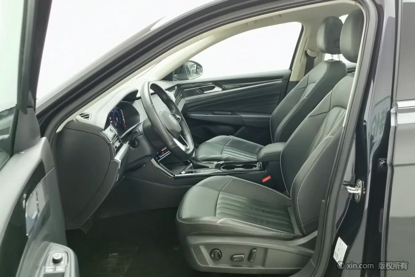 Volkswagen Passat 2023 г. 91484 км. — фото 16