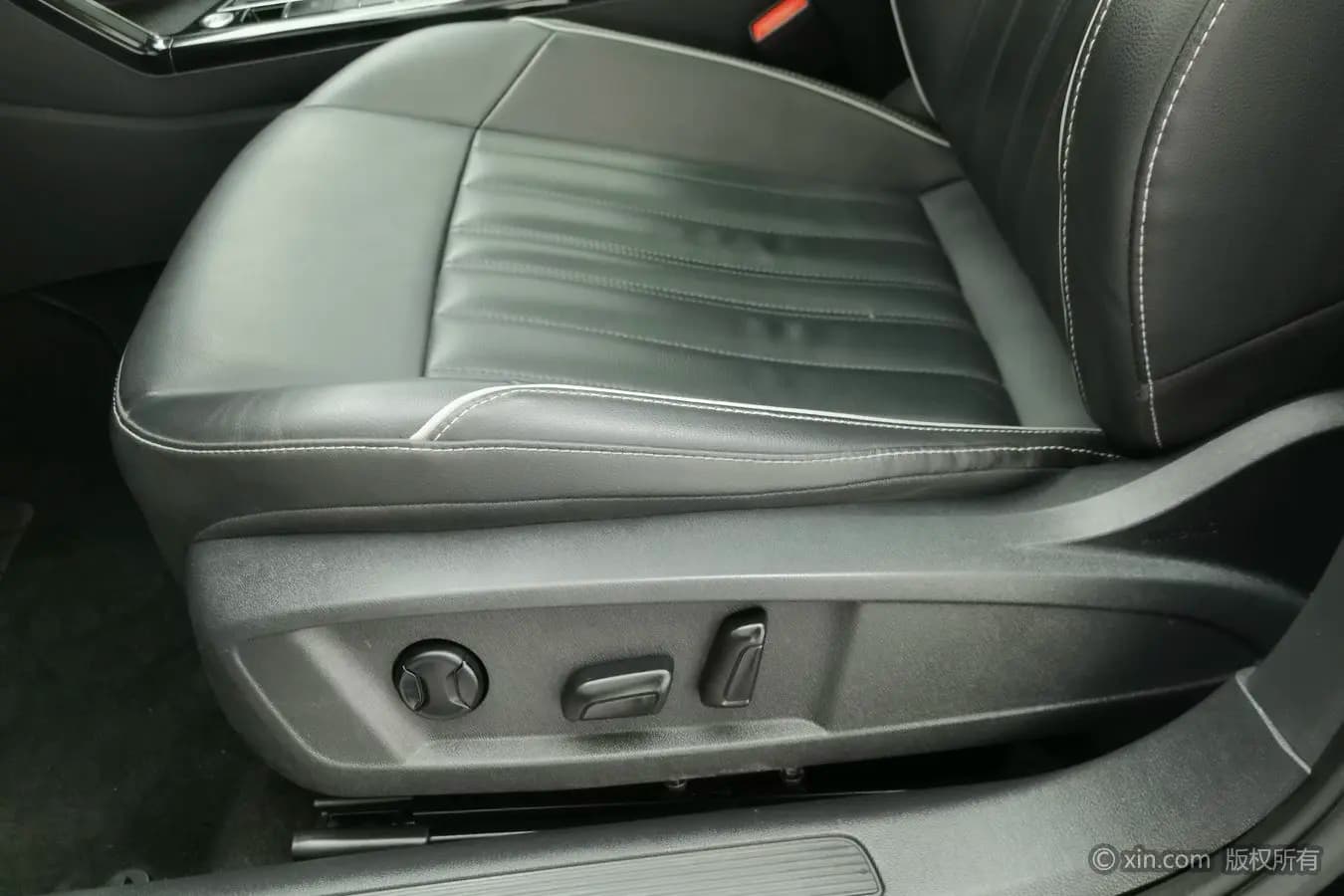 Volkswagen Passat 2023 г. 91484 км. — фото 17