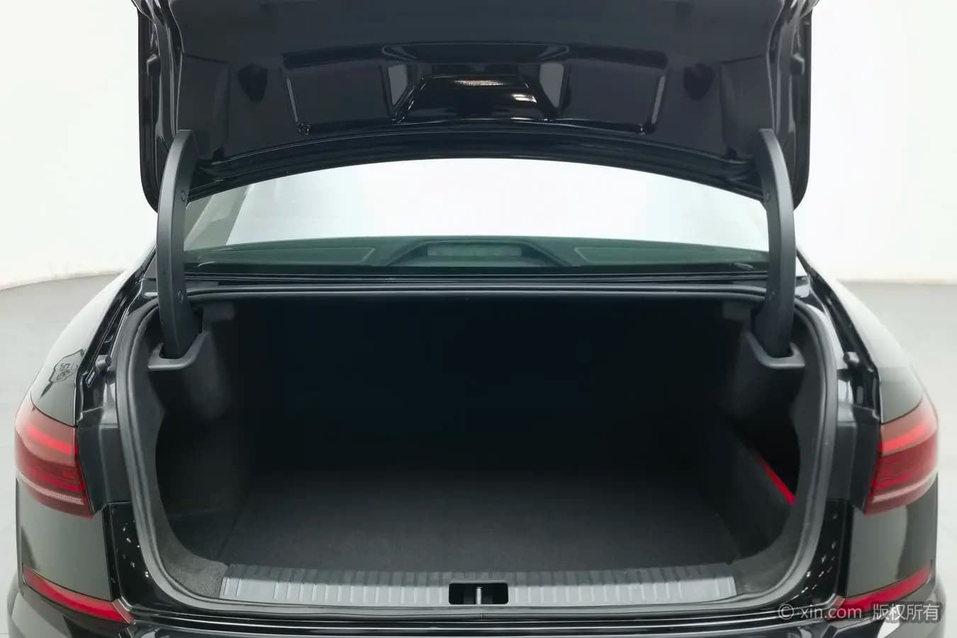 Volkswagen Passat 2023 г. 91484 км. — фото 21