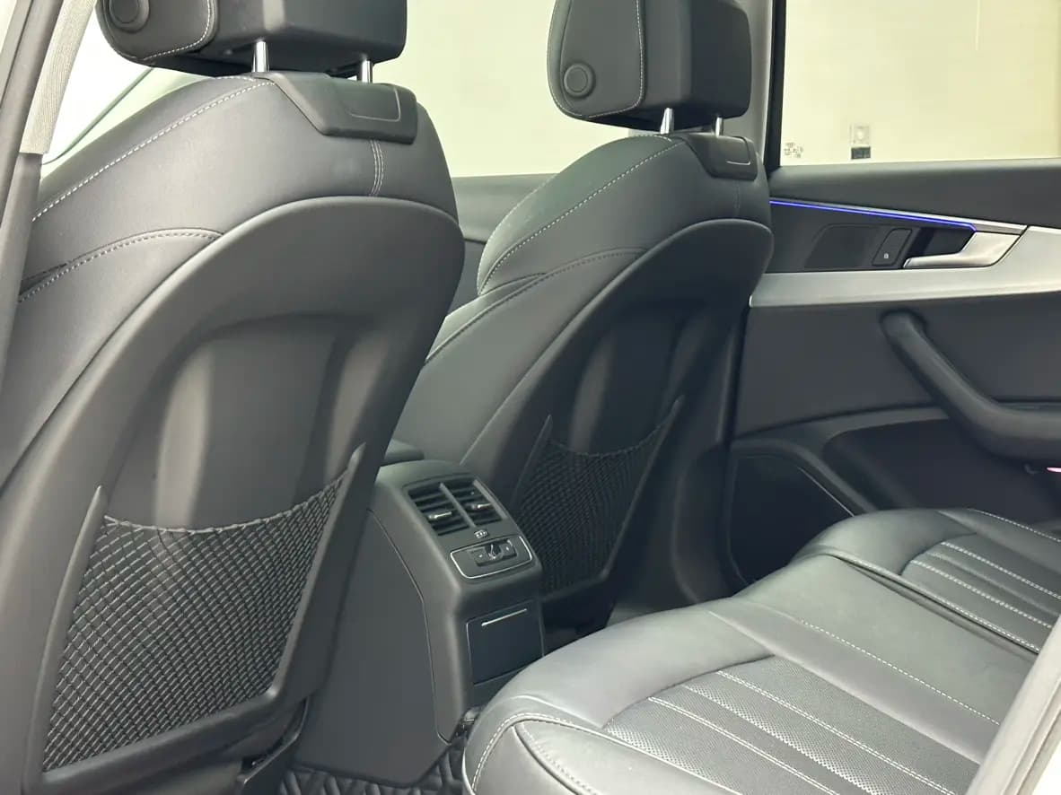 Audi A4L 2021 г. 48066 км. — фото 11