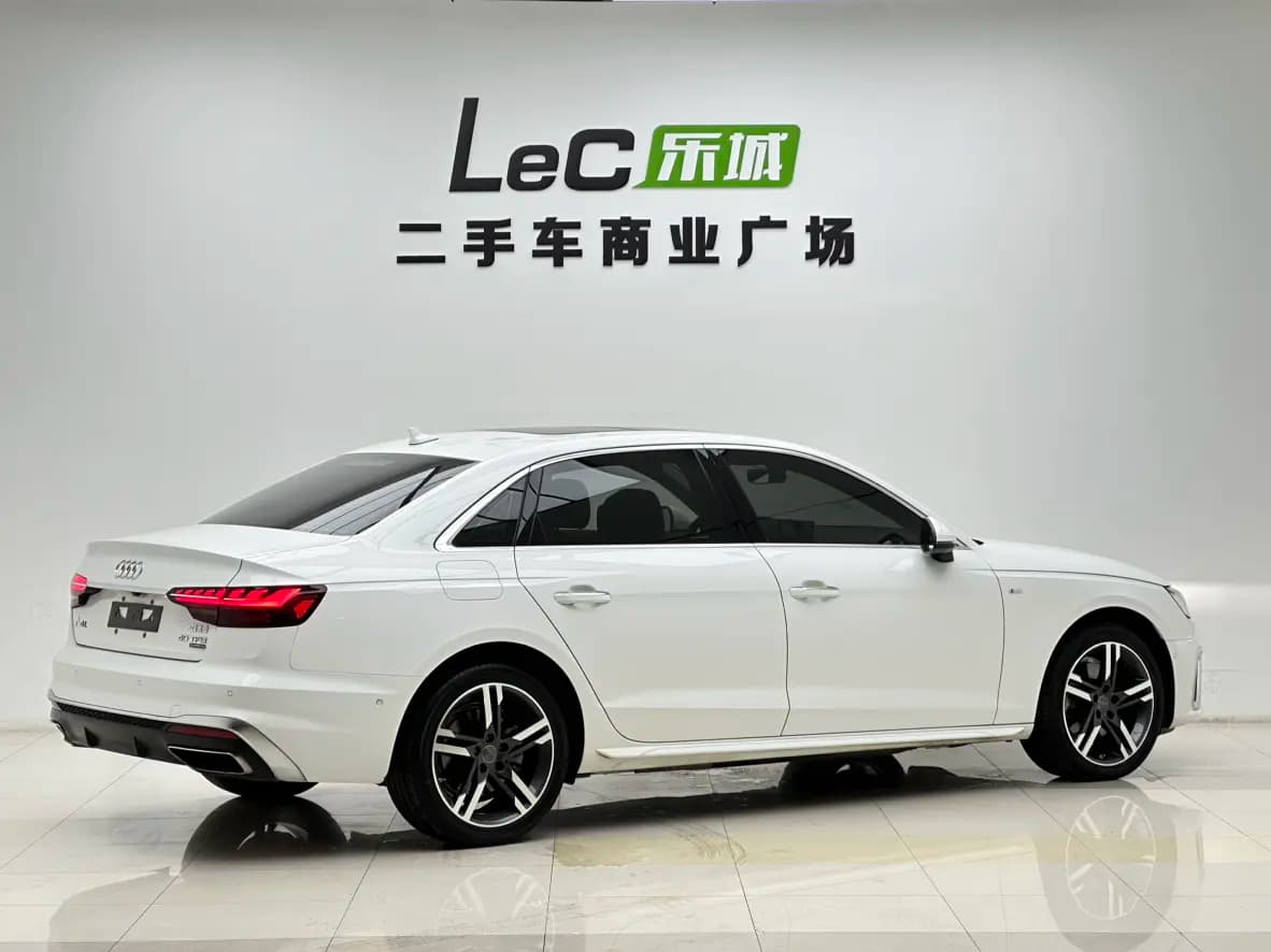 Audi A4L 2021 г. 48066 км. — фото 4