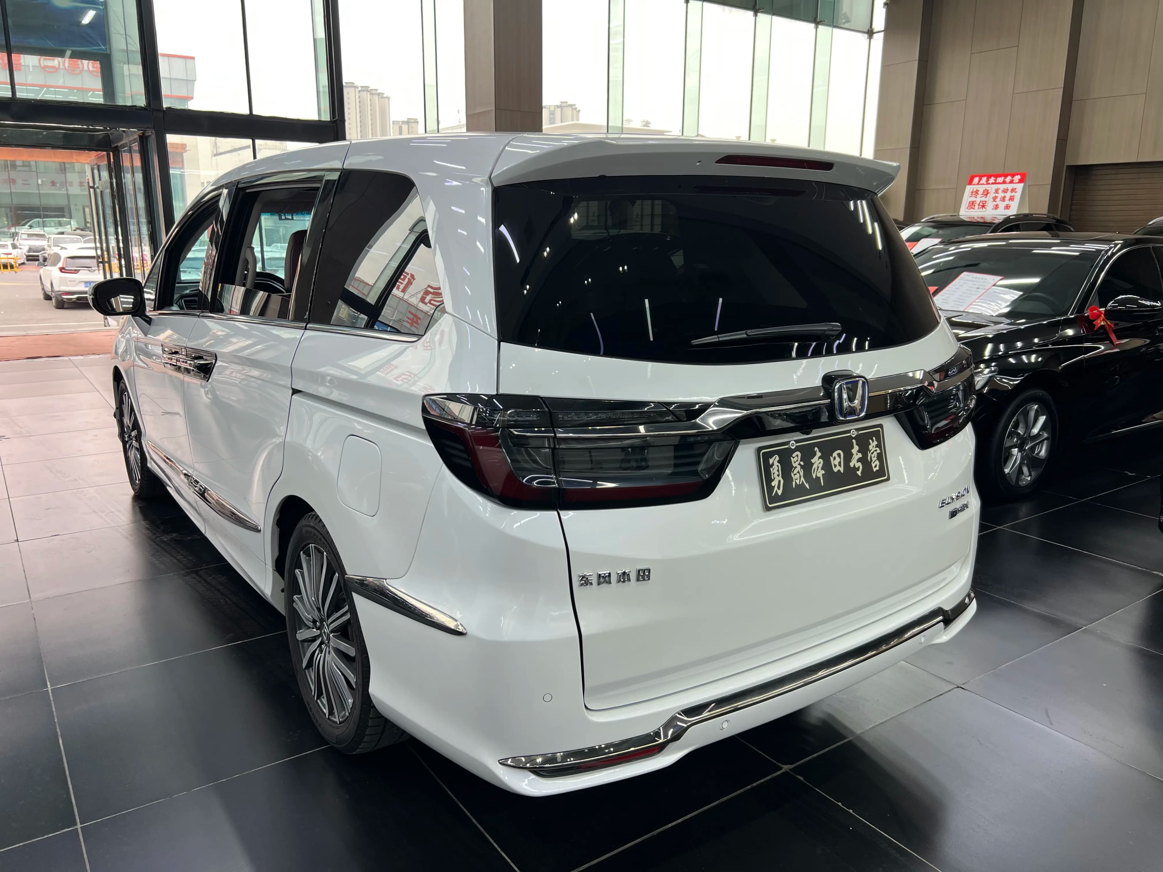 Honda Elysion 2023 г. 54070 км. — фото 3