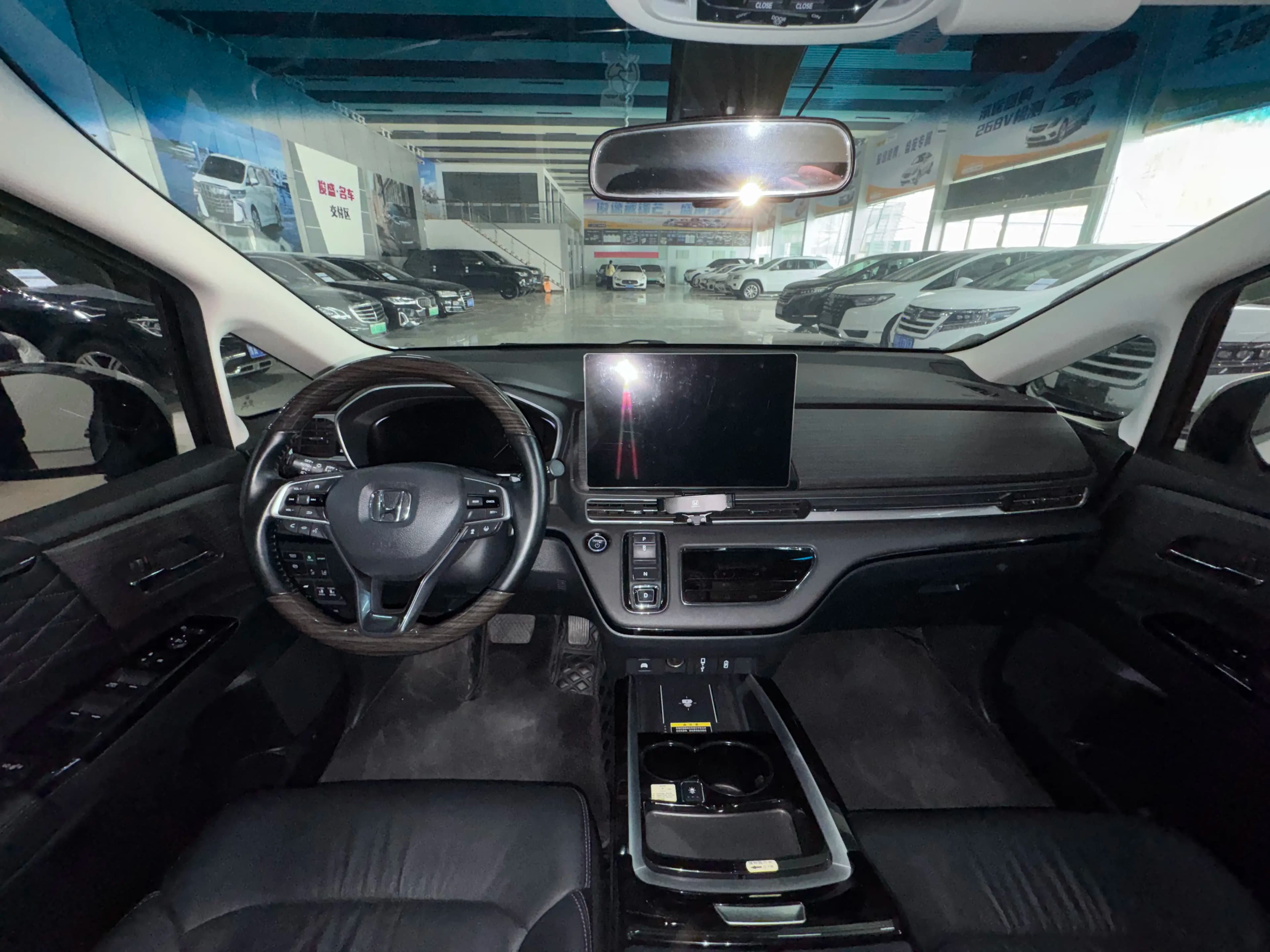 Honda Elysion 2023 г. 87672 км. — фото 10