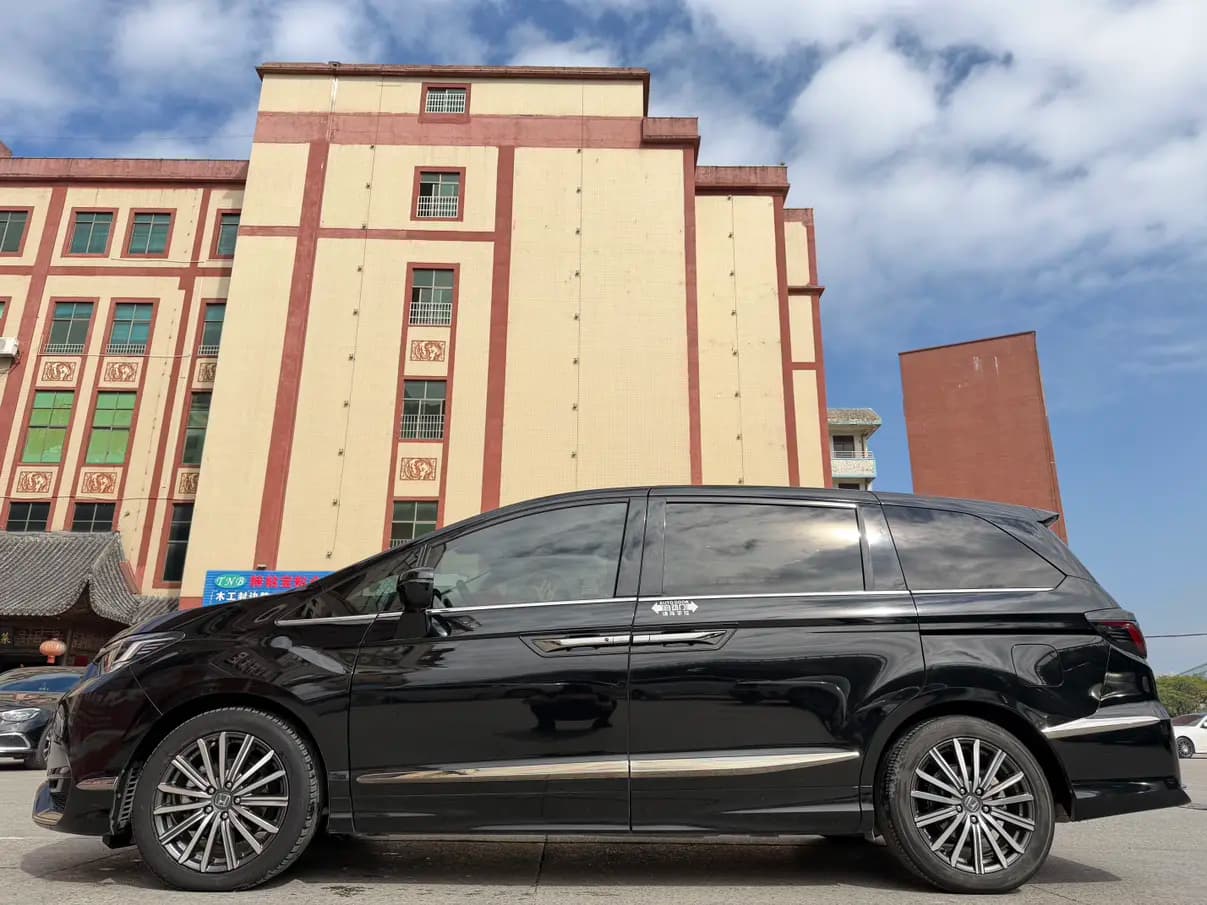 Honda Elysion 2022 г. 97073 км. — фото 4