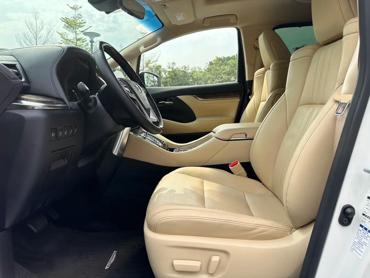 Toyota Alphard 2021 г. 73148 км. — фото 13