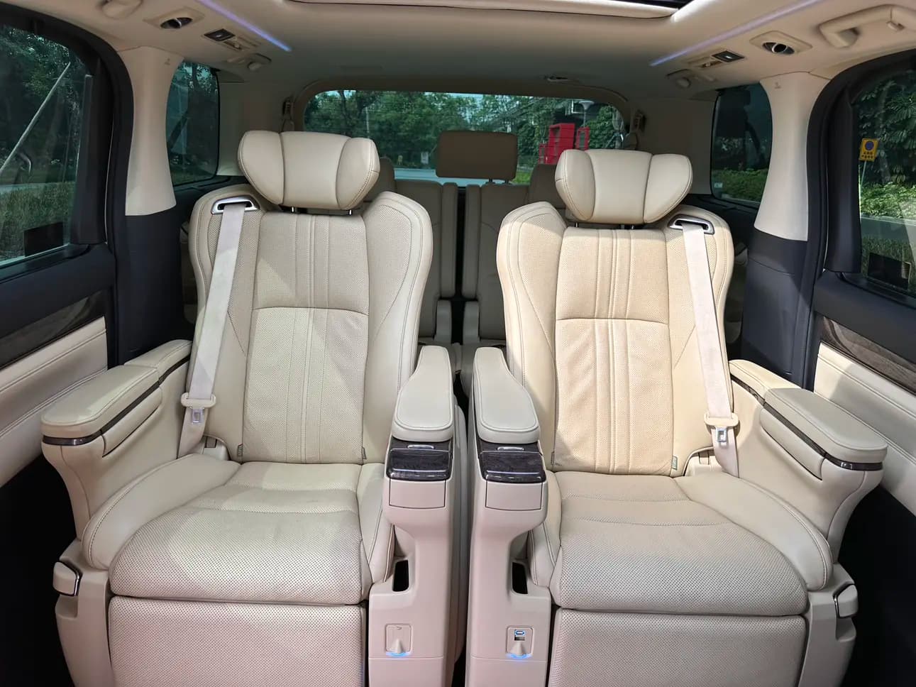 Toyota Alphard 2021 г. 73148 км. — фото 17