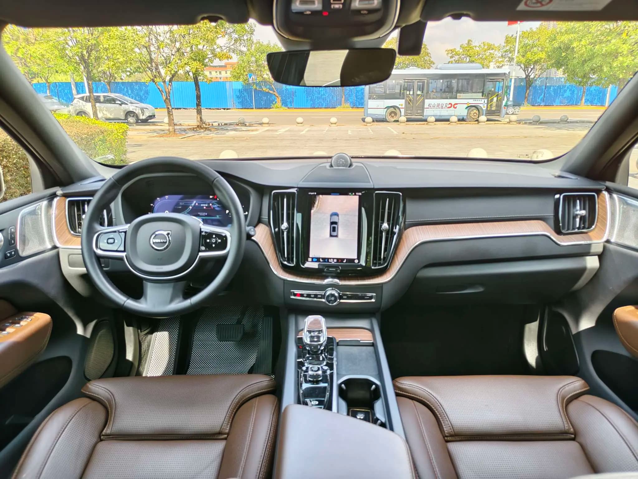 Volvo XC60 PHEV 2023 г. 30140 км. — фото 11
