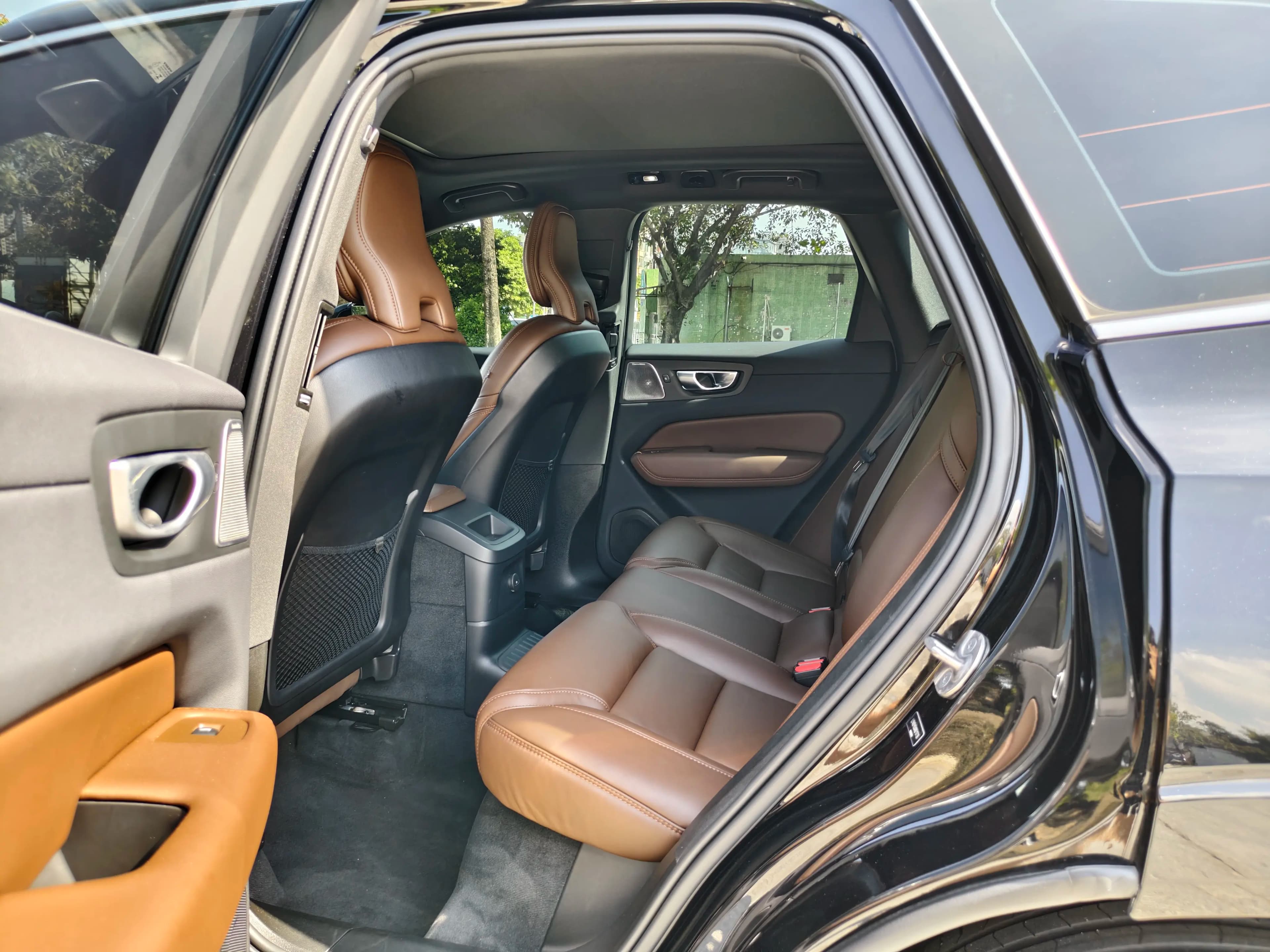 Volvo XC60 PHEV 2023 г. 30140 км. — фото 15
