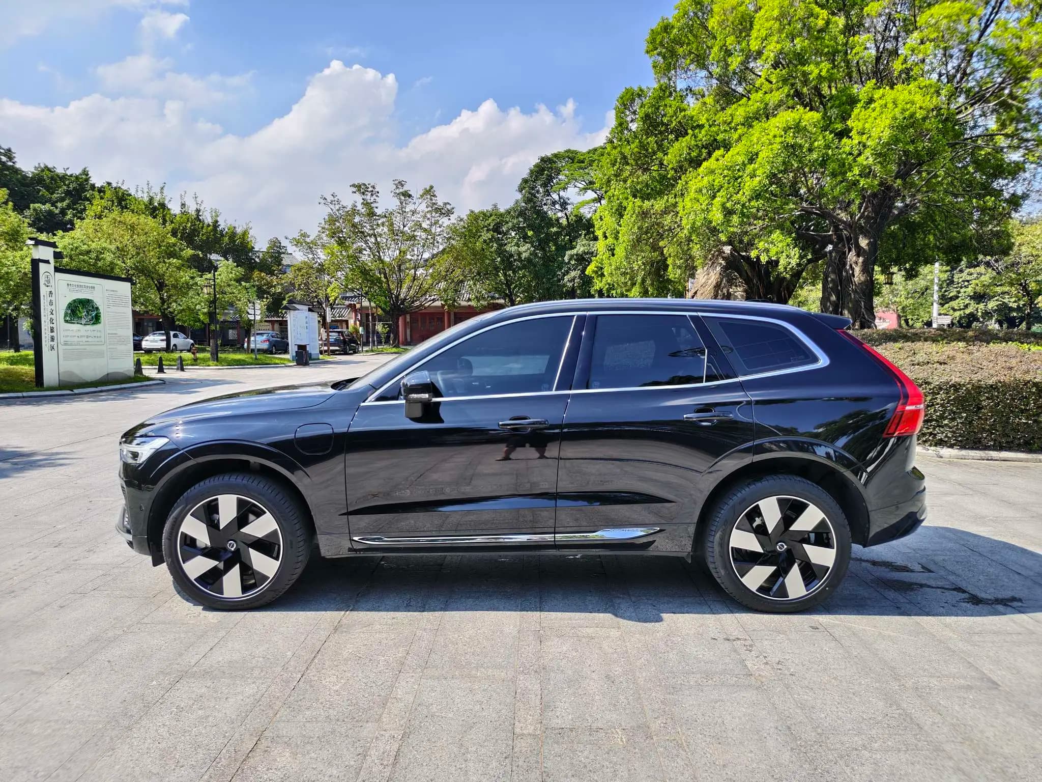 Volvo XC60 PHEV 2023 г. 30140 км. — фото 4