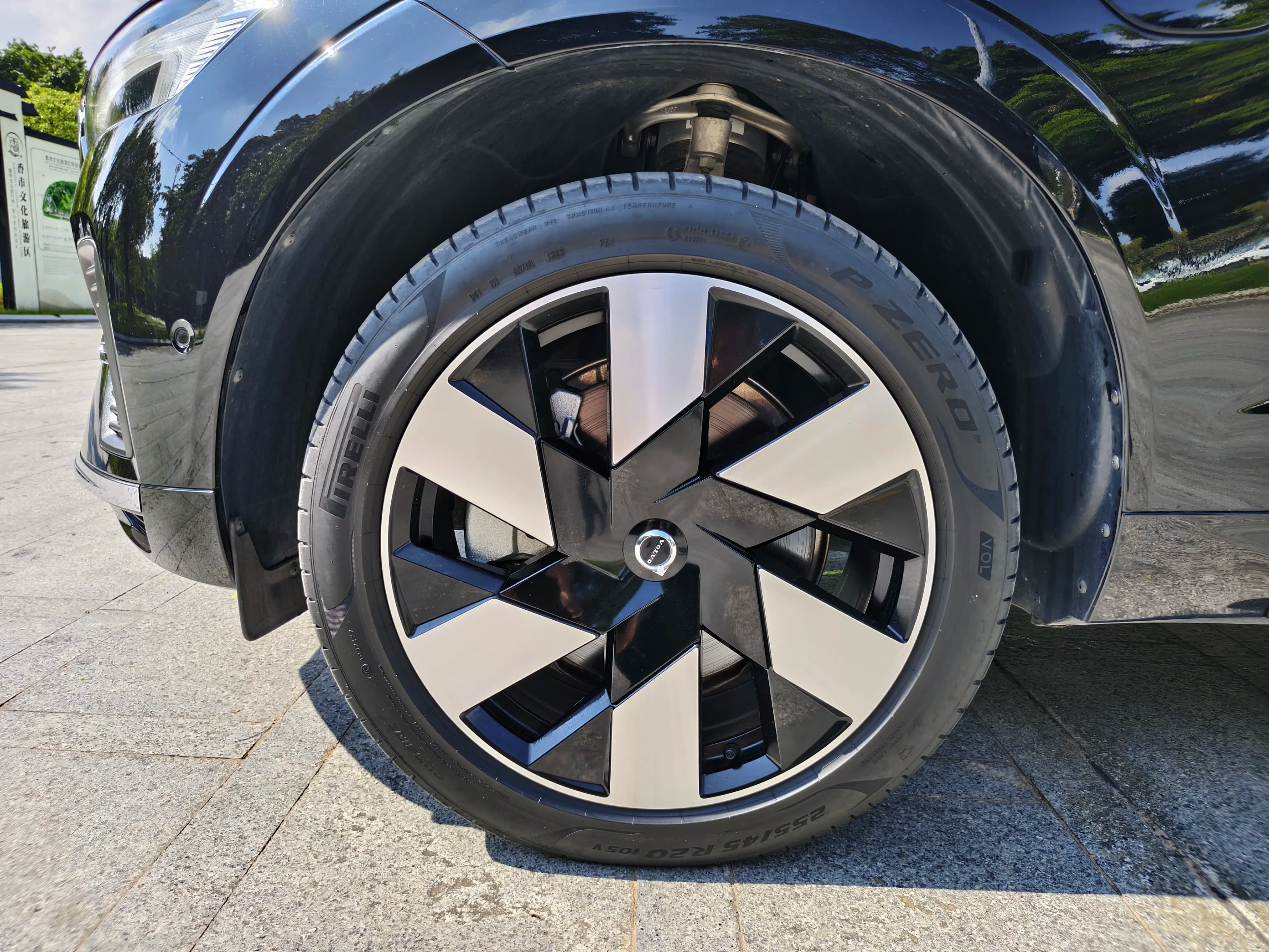 Volvo XC60 PHEV 2023 г. 30140 км. — фото 8