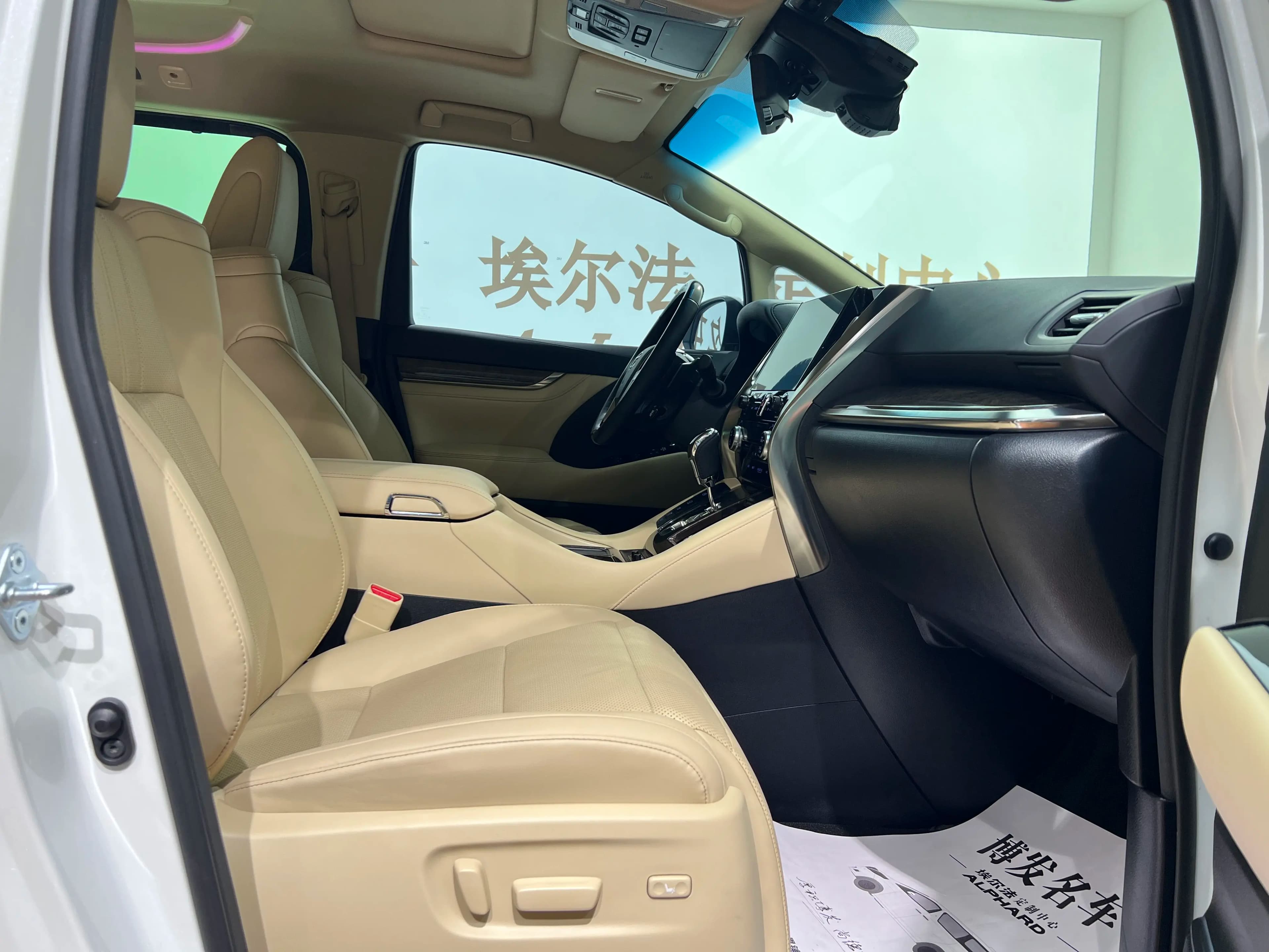 Toyota Crown Wellfire 2022 г. 49061 км. — фото 34