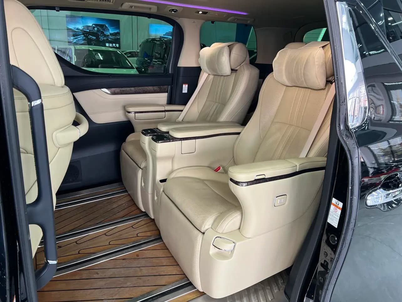 Toyota Crown Wellfire 2022 г. 99062 км. — фото 8