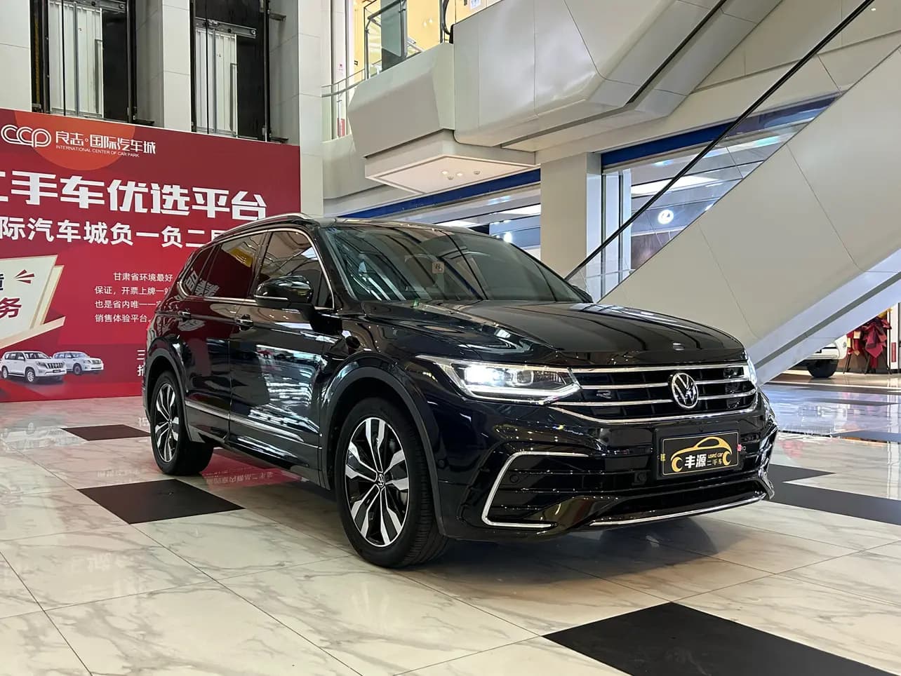 Volkswagen Tiguan L 2022 г. 54127 км. — фото 3