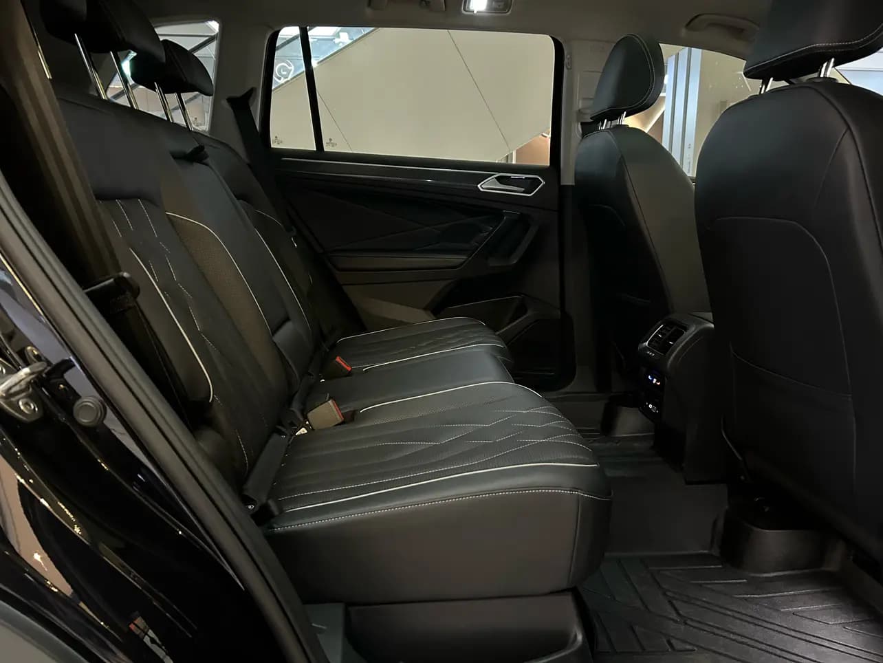 Volkswagen Tiguan L 2022 г. 54127 км. — фото 26