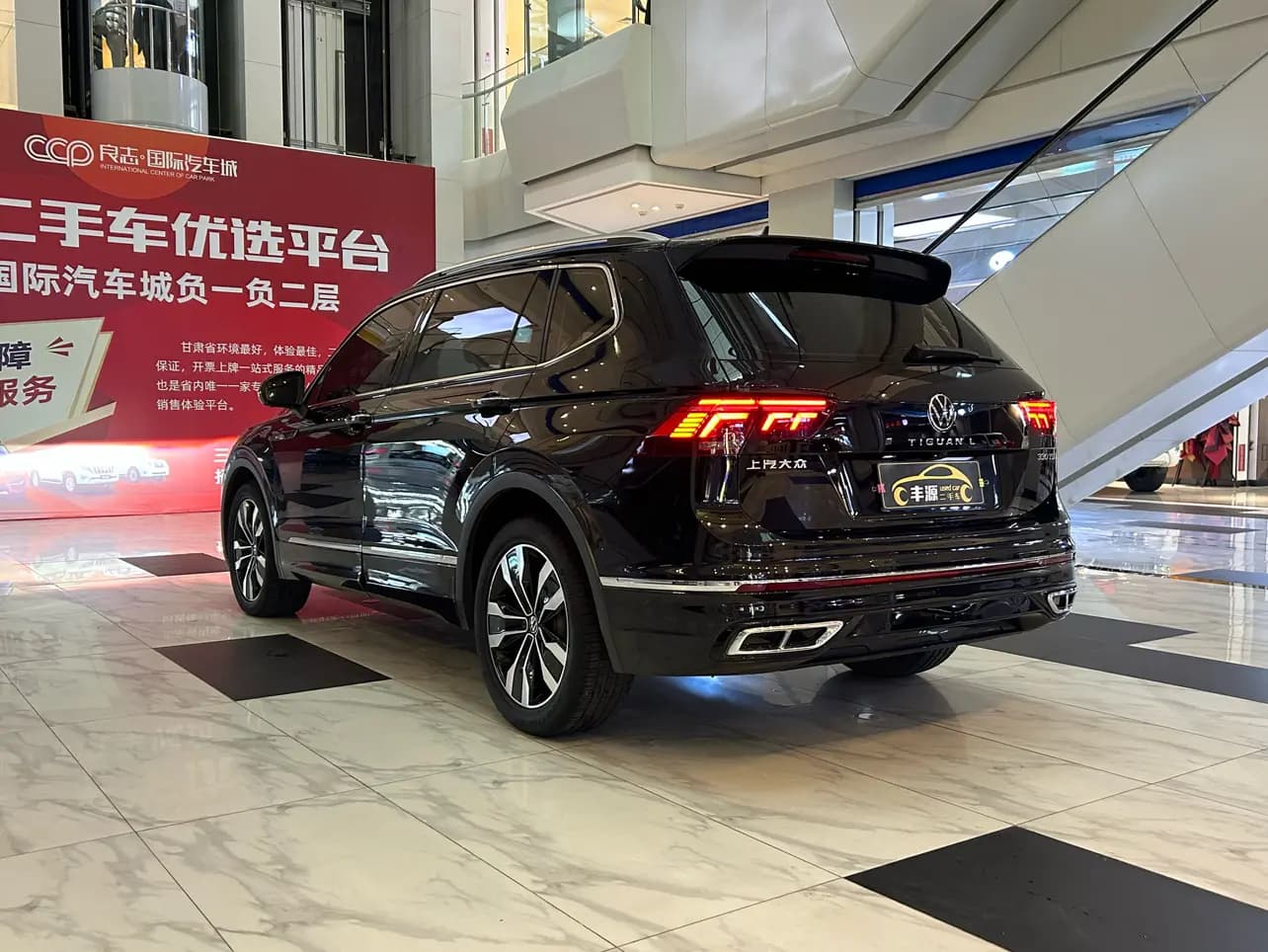 Volkswagen Tiguan L 2022 г. 54127 км. — фото 4
