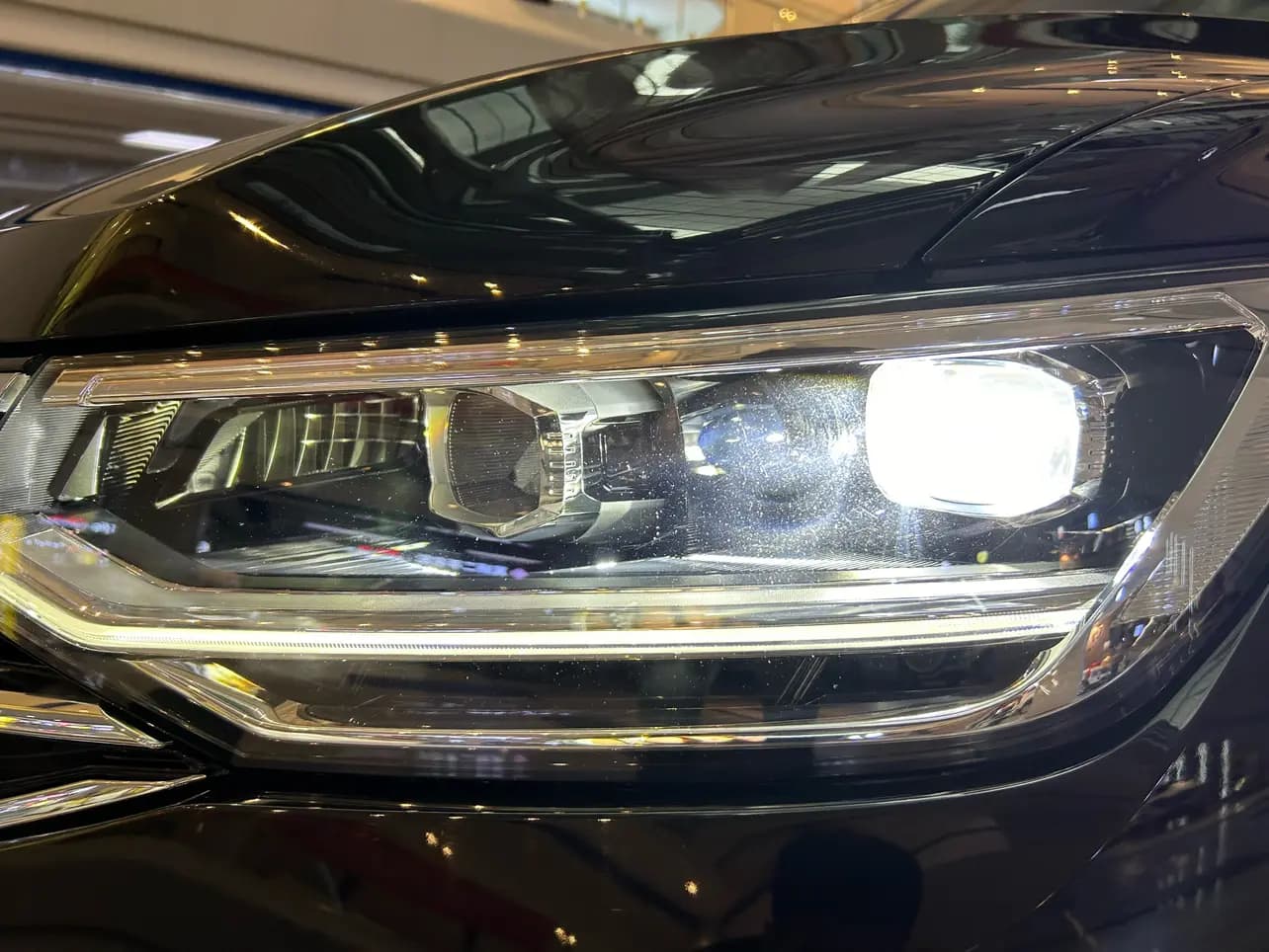 Volkswagen Tiguan L 2022 г. 54127 км. — фото 9