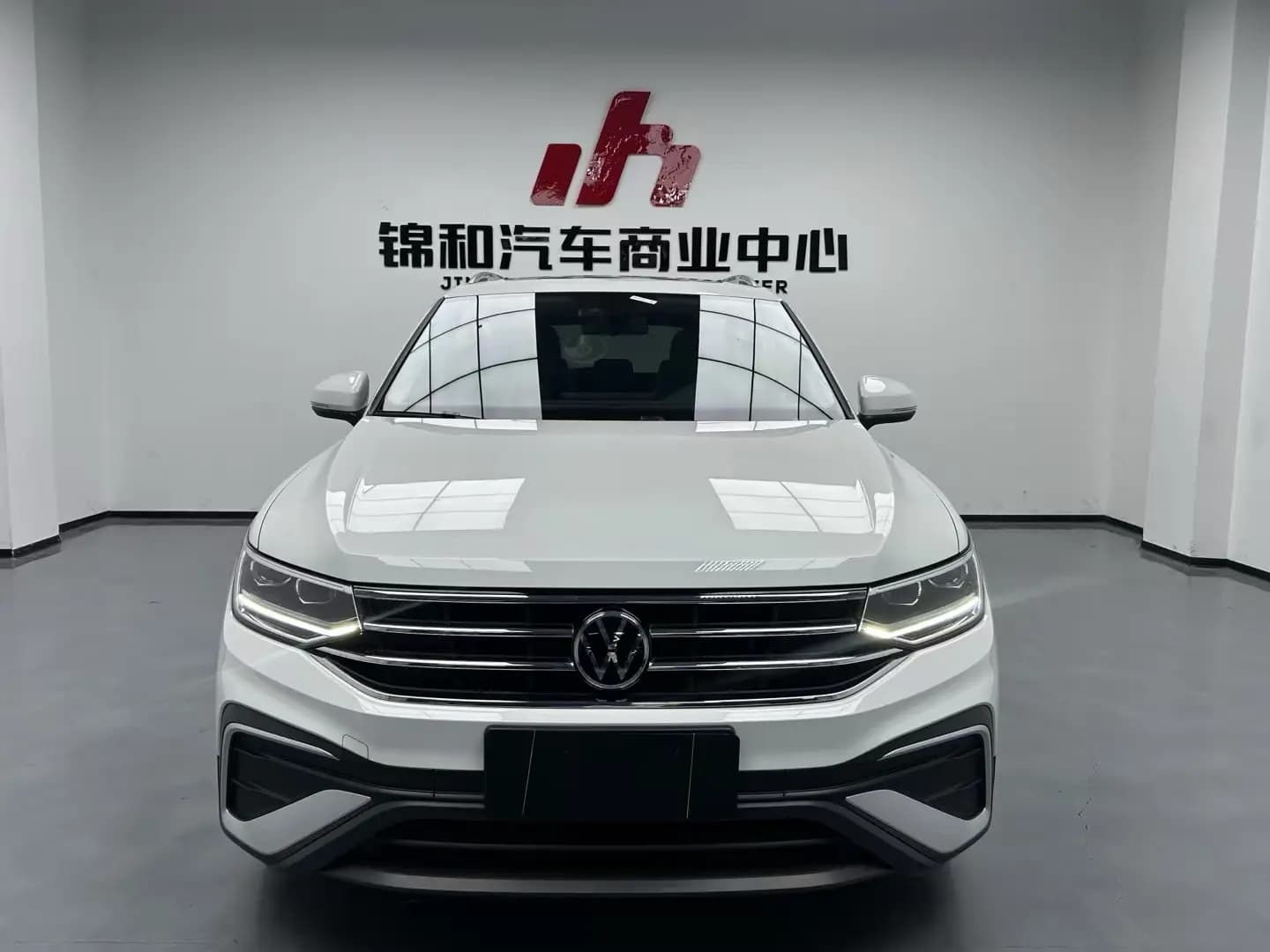 Volkswagen Tiguan L 2024 г. 33028 км. — фото 2