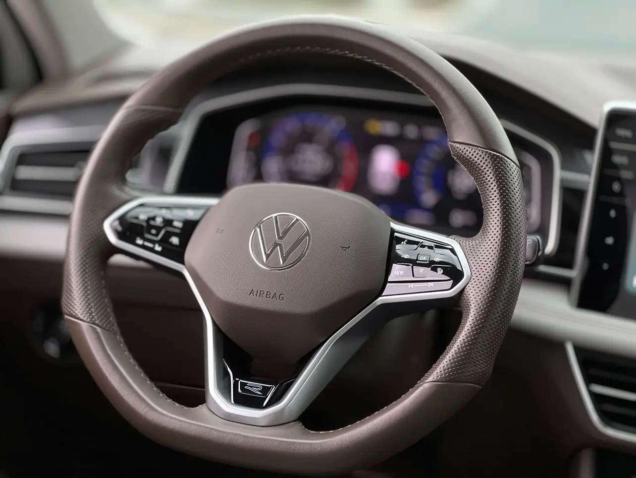 Volkswagen Tiguan L 2023 г. 48029 км. — фото 17
