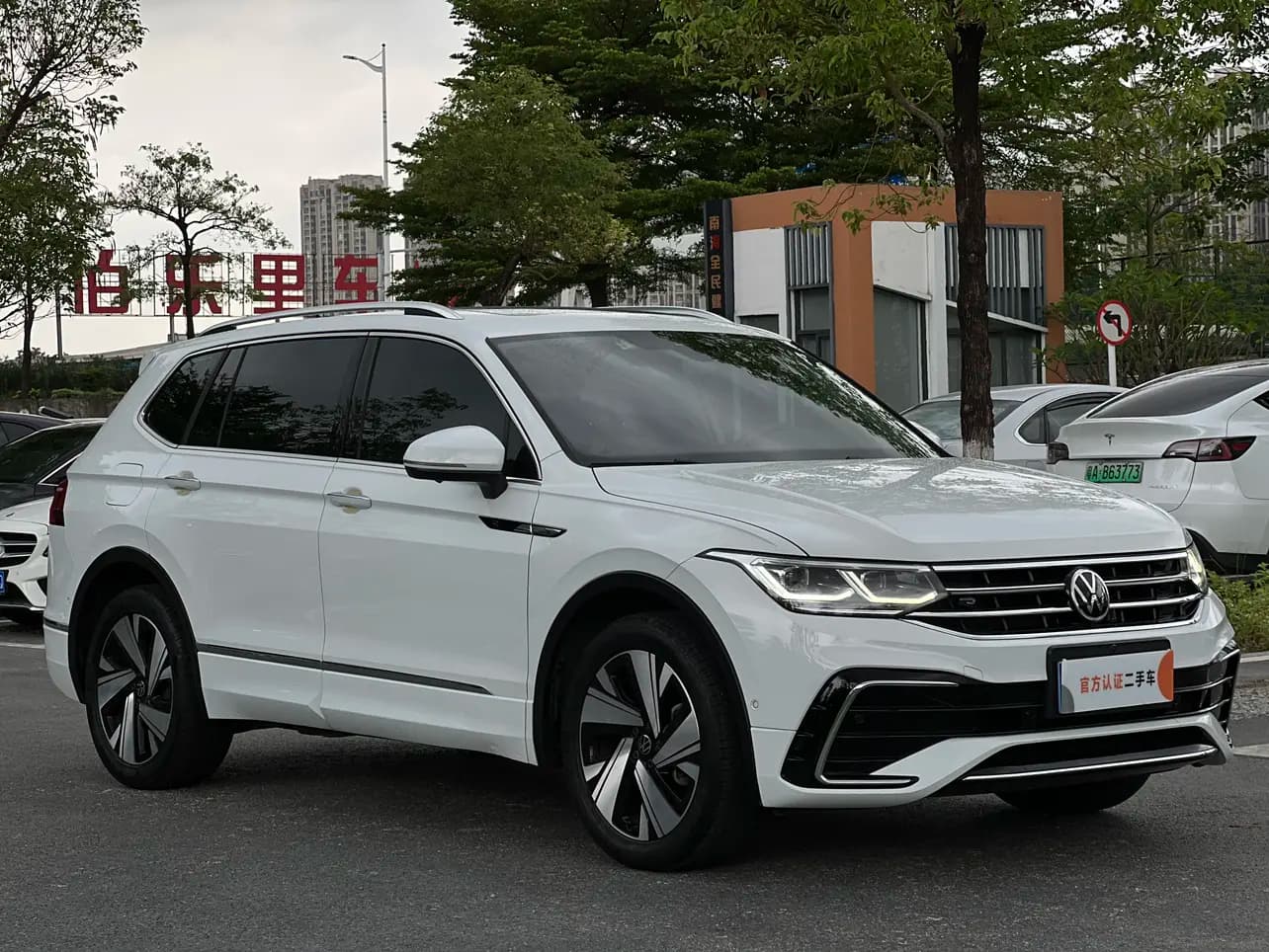 Volkswagen Tiguan L 2023 г. 48029 км. — фото 3