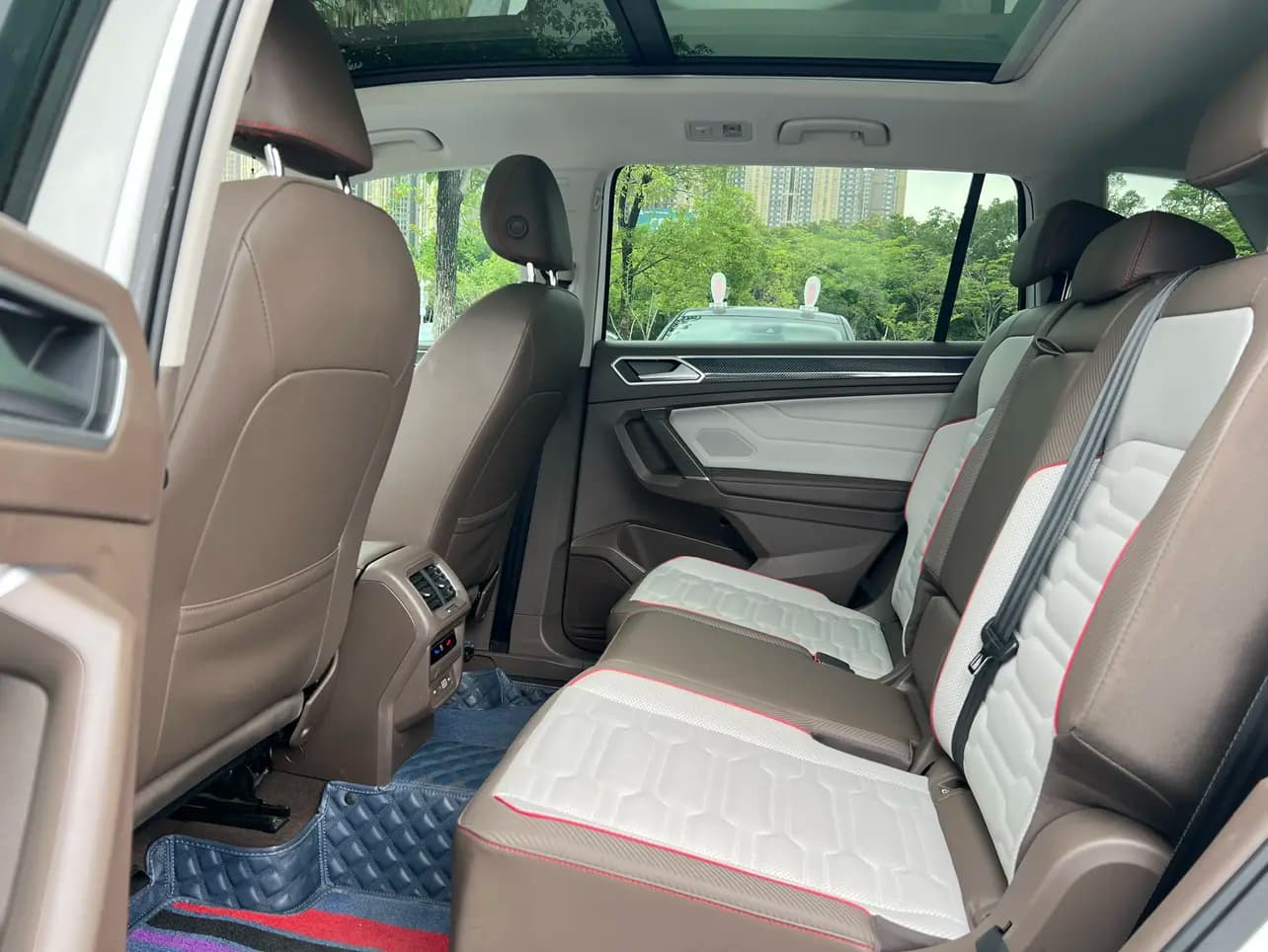 Volkswagen Tiguan L 2023 г. 48029 км. — фото 23