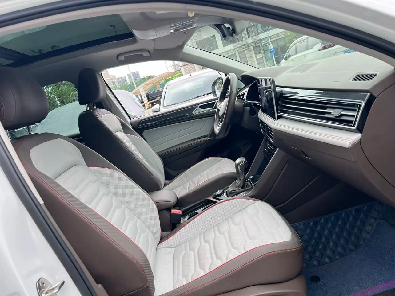 Volkswagen Tiguan L 2023 г. 48029 км. — фото 28