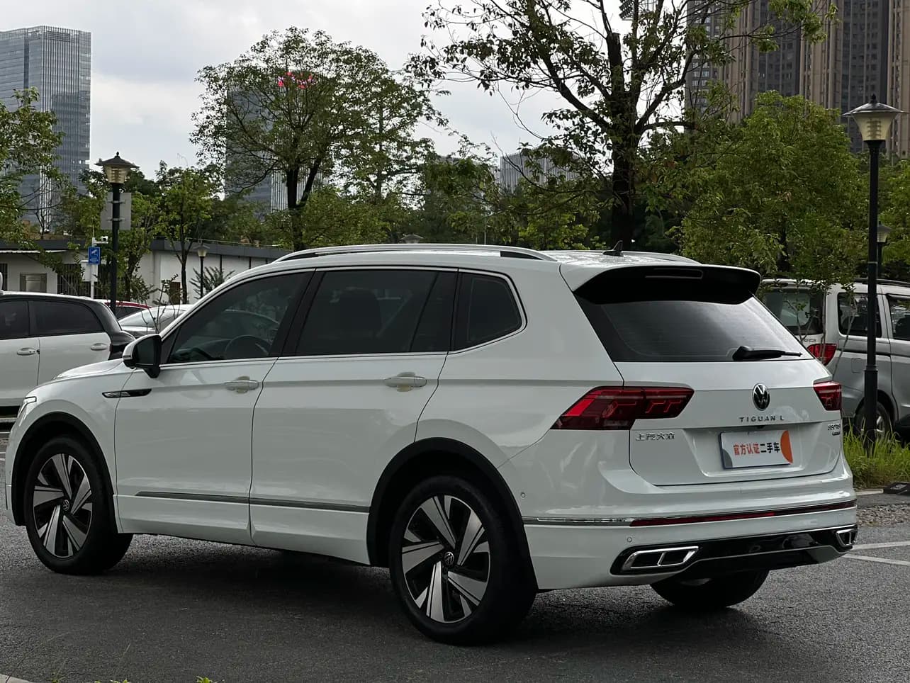 Volkswagen Tiguan L 2023 г. 48029 км. — фото 5
