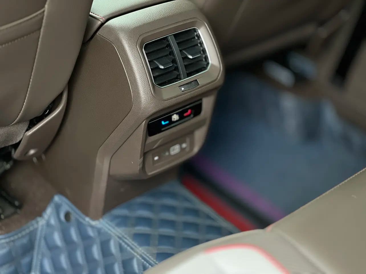 Volkswagen Tiguan L 2023 г. 48029 км. — фото 9