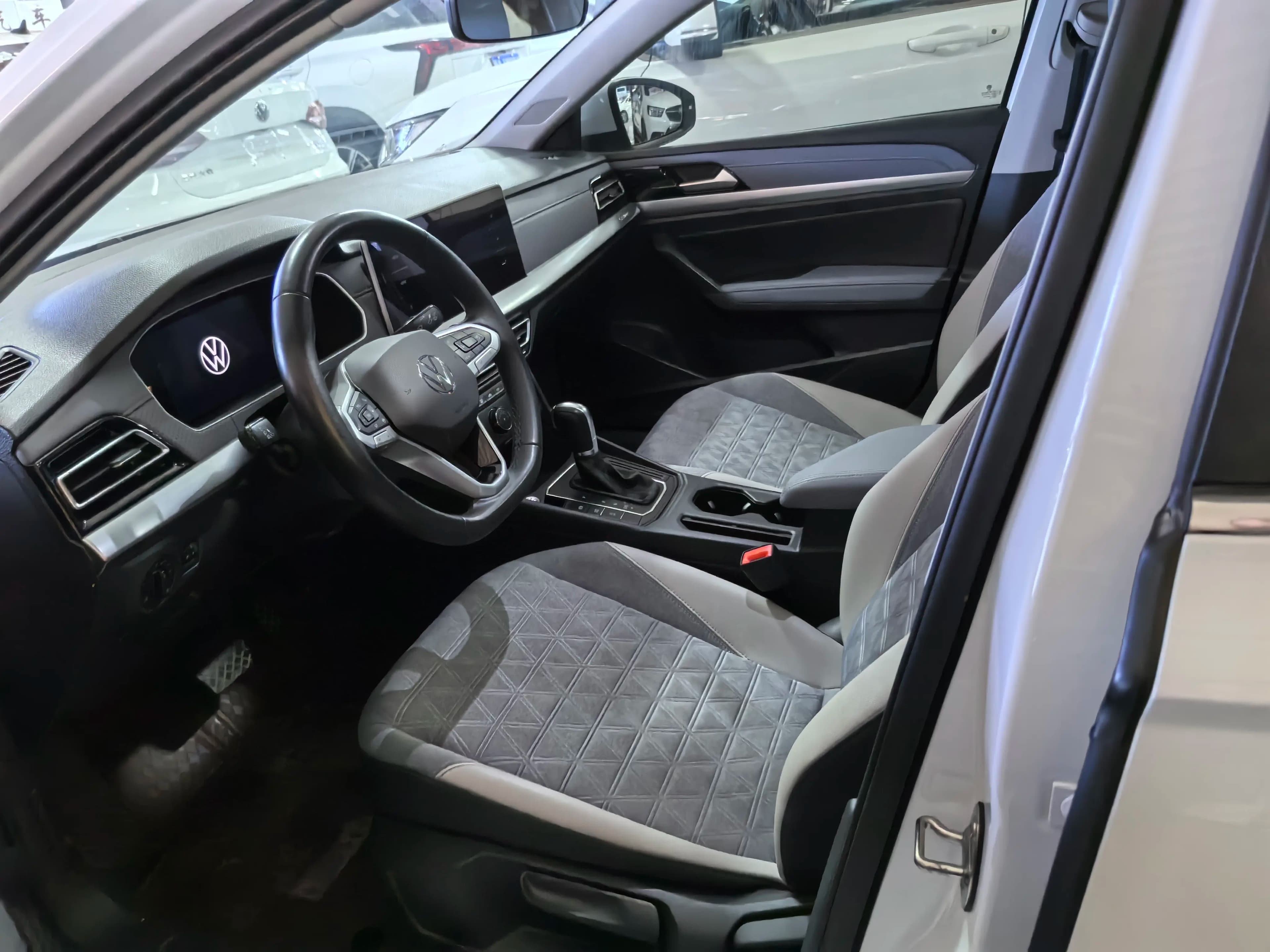 Volkswagen Lavida 2023 г. 73034 км. — фото 9
