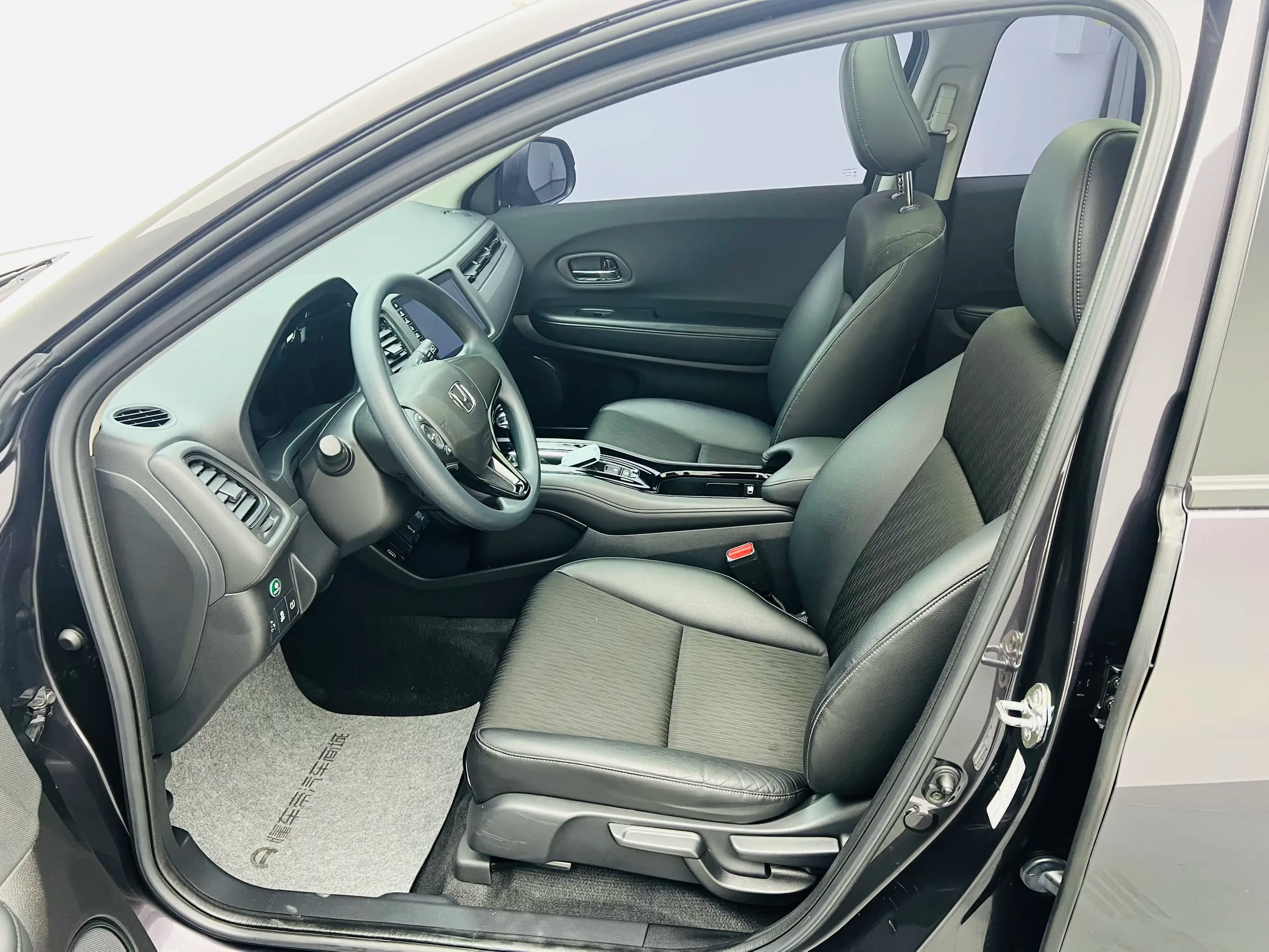 Honda Vezel 2022 г. 63263 км. — фото 17