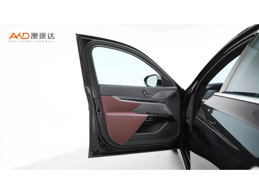 BMW i7 2024 г. 24731 км. — фото 9