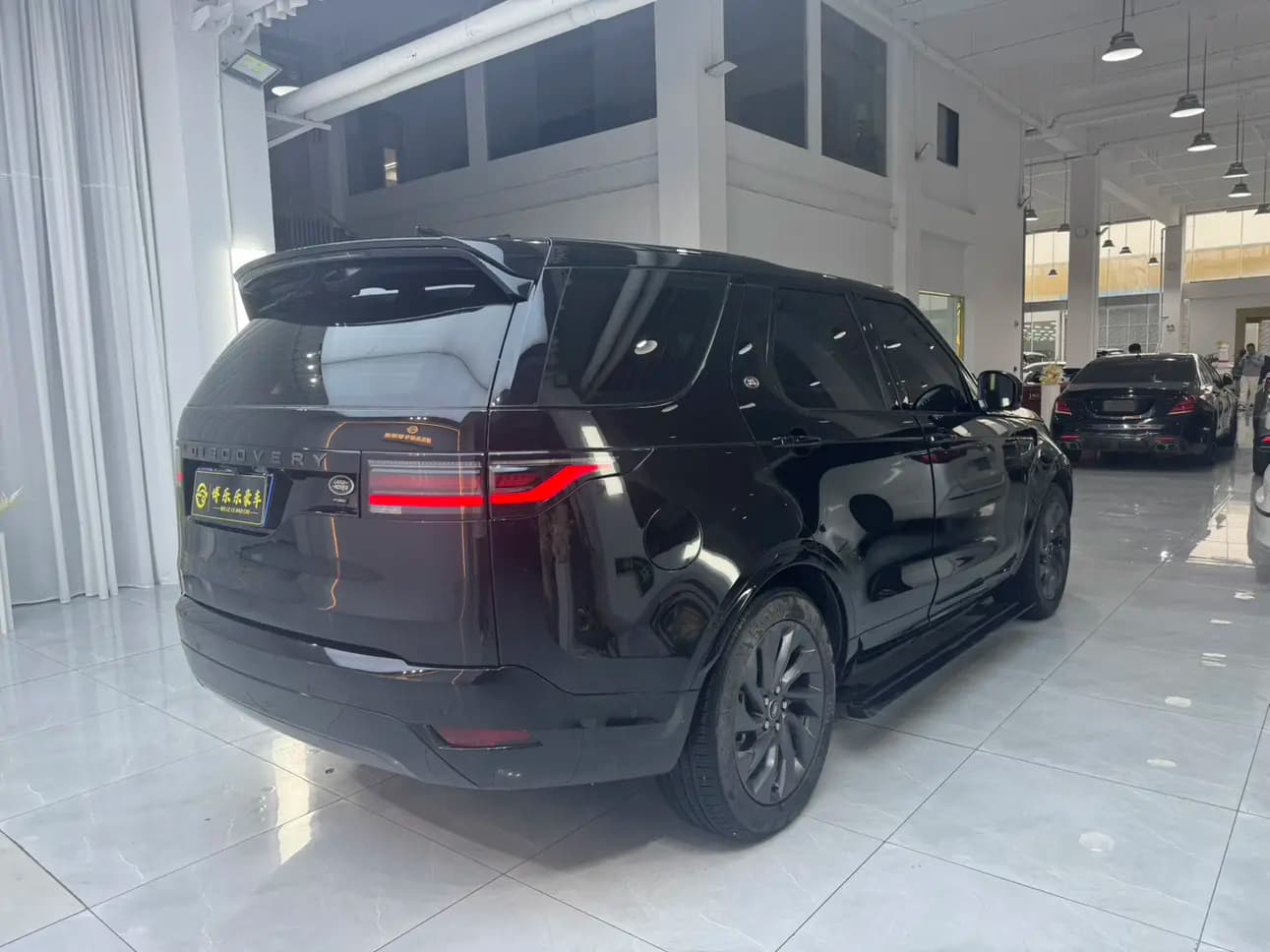 Land Rover Discovery 2022 г. 86101 км. — фото 6