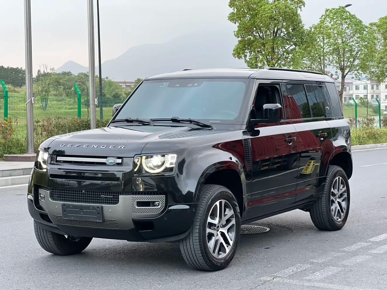 Land Rover Guard 2023 г. 35122 км.