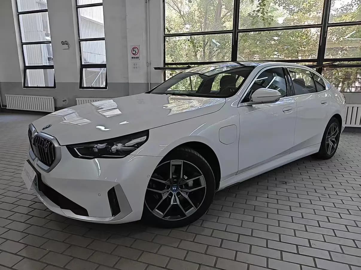 BMW i5 2024 г. 20063 км.
